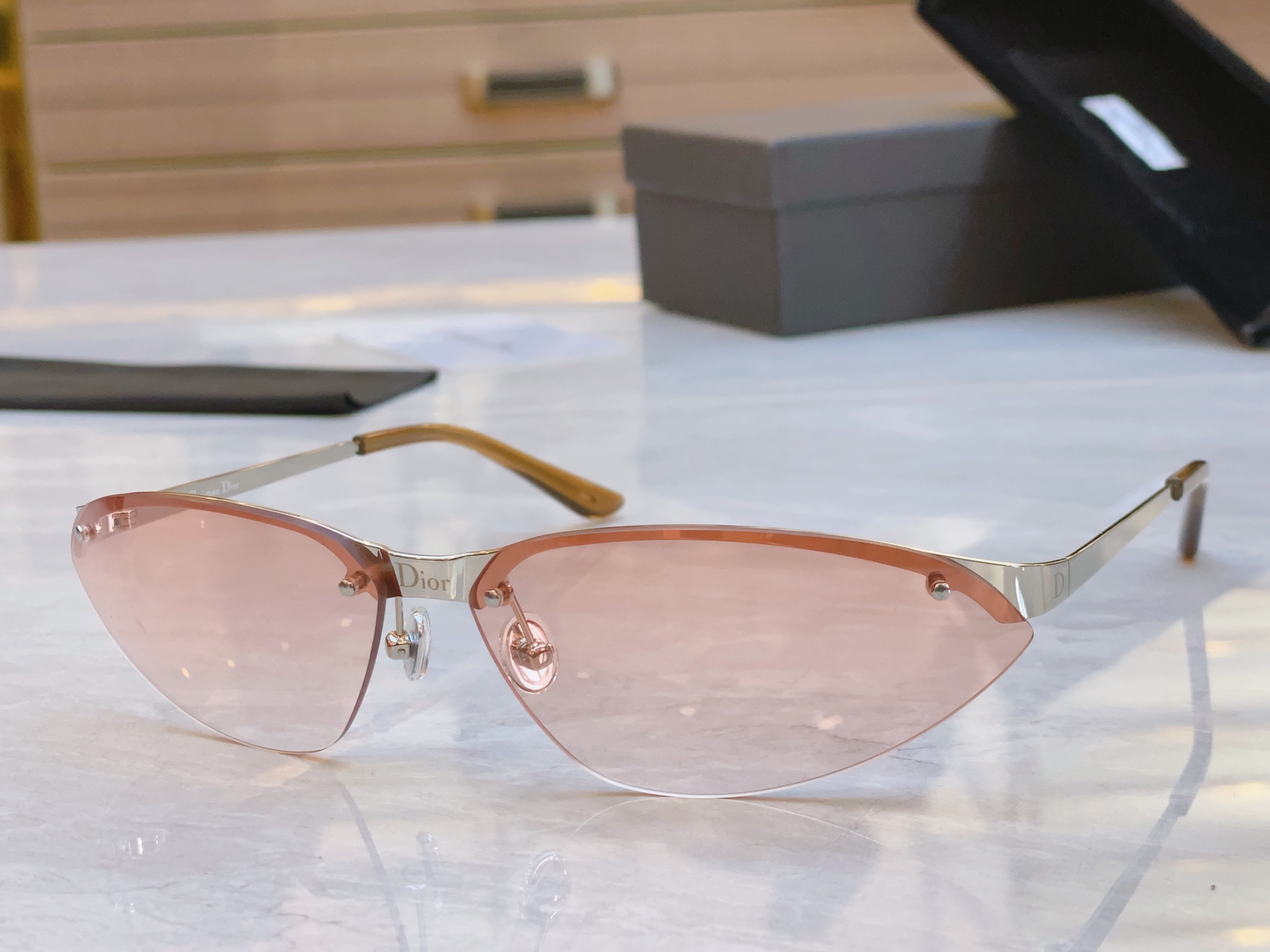 ，【DIO* 】迪*奥新款太阳镜，
MODEL：Dior FASTER S49Y4， SIZE：78口1