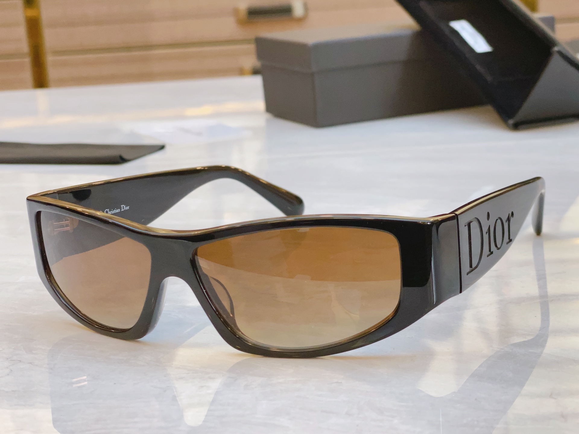 ，【DIO* 】迪*奥新款太阳镜，
MODEL：YOUR DIOR 2 ，SIZE：62口13-120