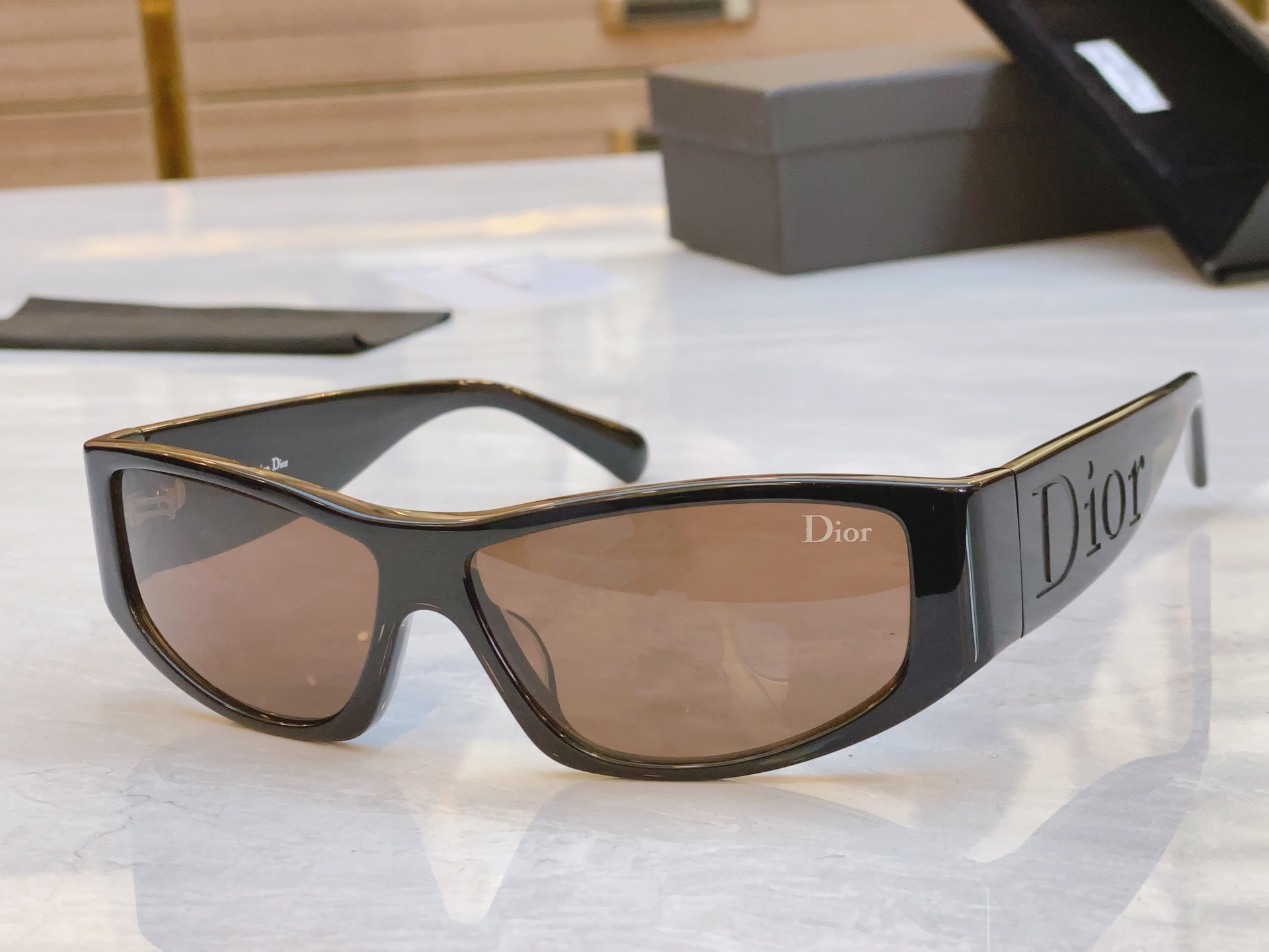 ，【DIO* 】迪*奥新款太阳镜，
MODEL：YOUR DIOR 2 ，SIZE：62口13-120