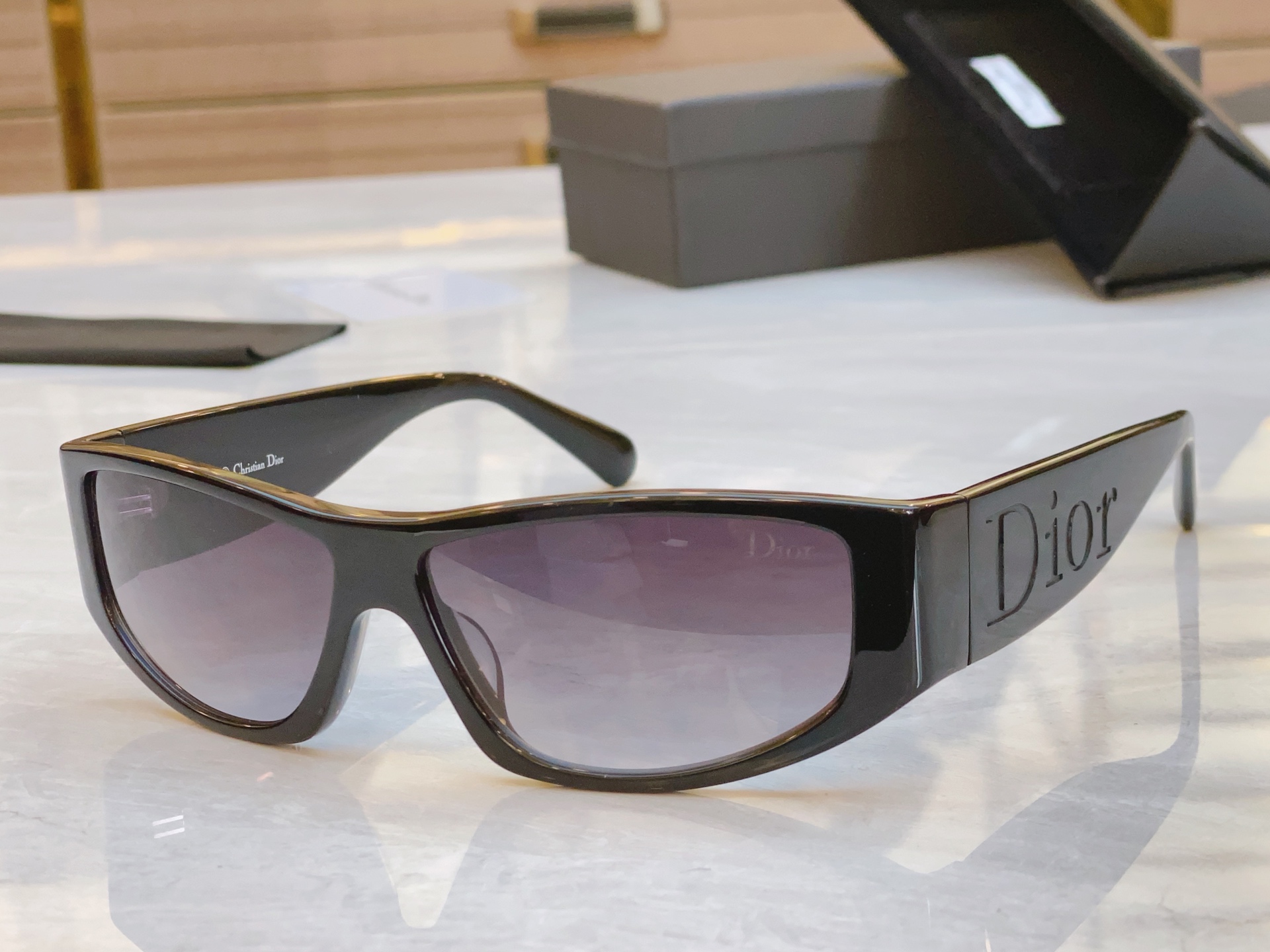 ，【DIO* 】迪*奥新款太阳镜，
MODEL：YOUR DIOR 2 ，SIZE：62口13-120