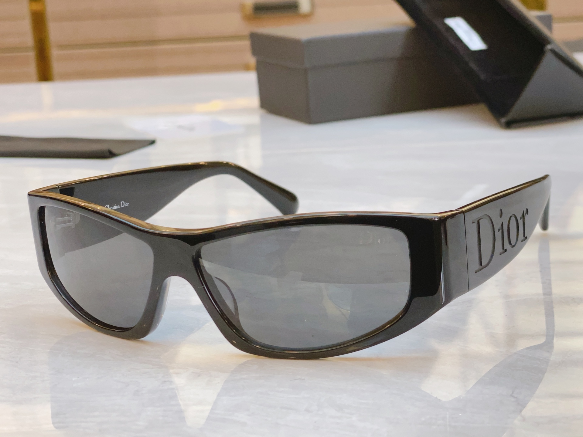 ，【DIO* 】迪*奥新款太阳镜，
MODEL：YOUR DIOR 2 ，SIZE：62口13-120
