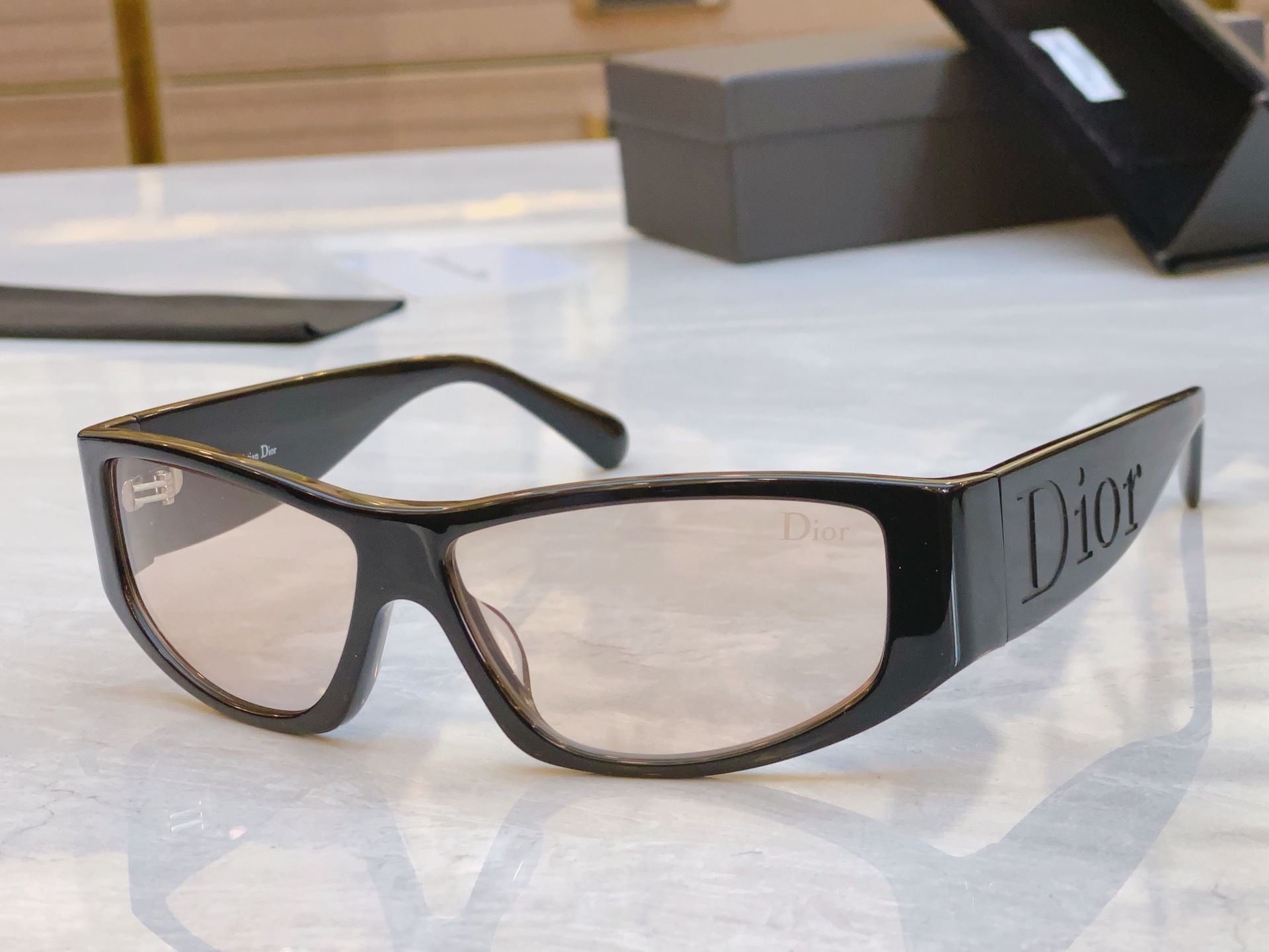 ，【DIO* 】迪*奥新款太阳镜，
MODEL：YOUR DIOR 2 ，SIZE：62口13-120