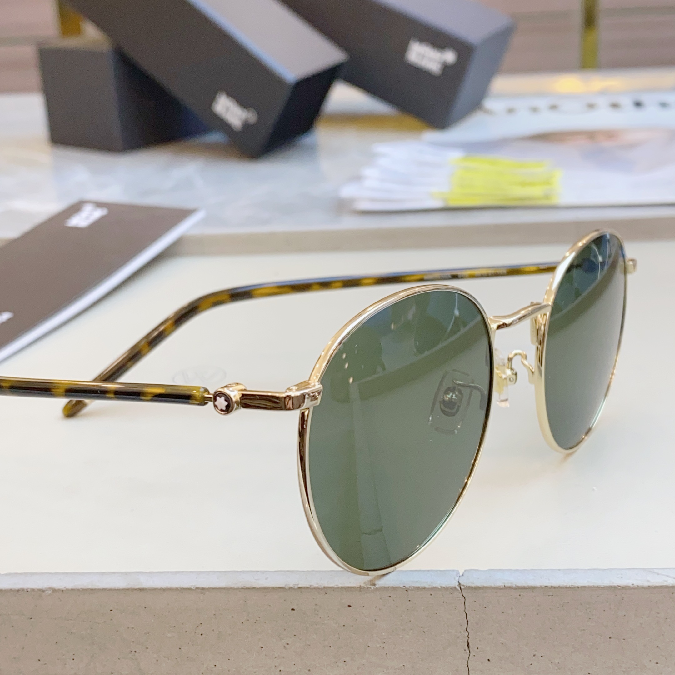 ，【MONT BLAN*】万宝*龙新款太阳镜🕶️。MODELMB0343SA，SIZE 55口21-14