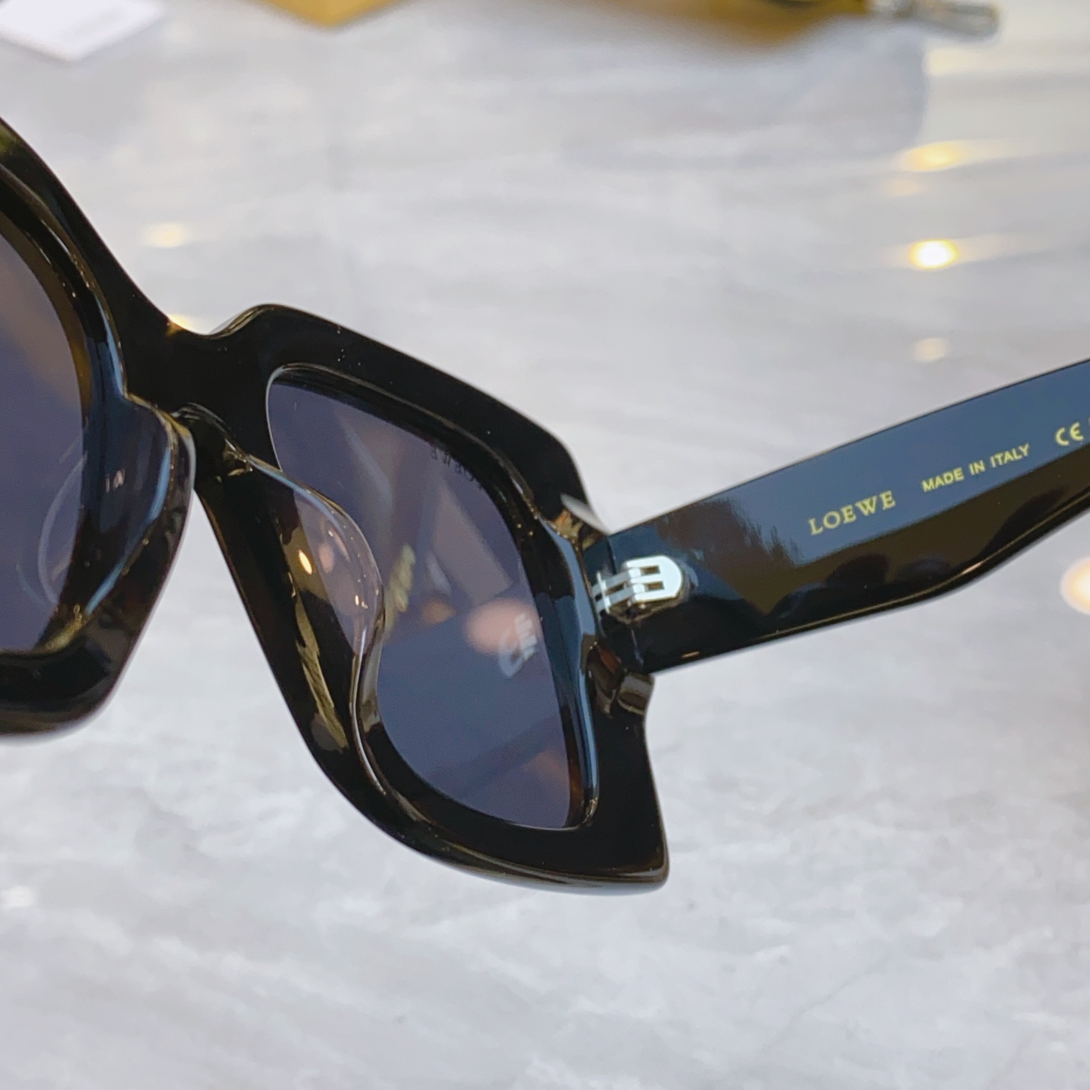 ，【LOEW*】罗意*威新款太阳镜，
MODEL：LW5096S，SIZE：53口21-145