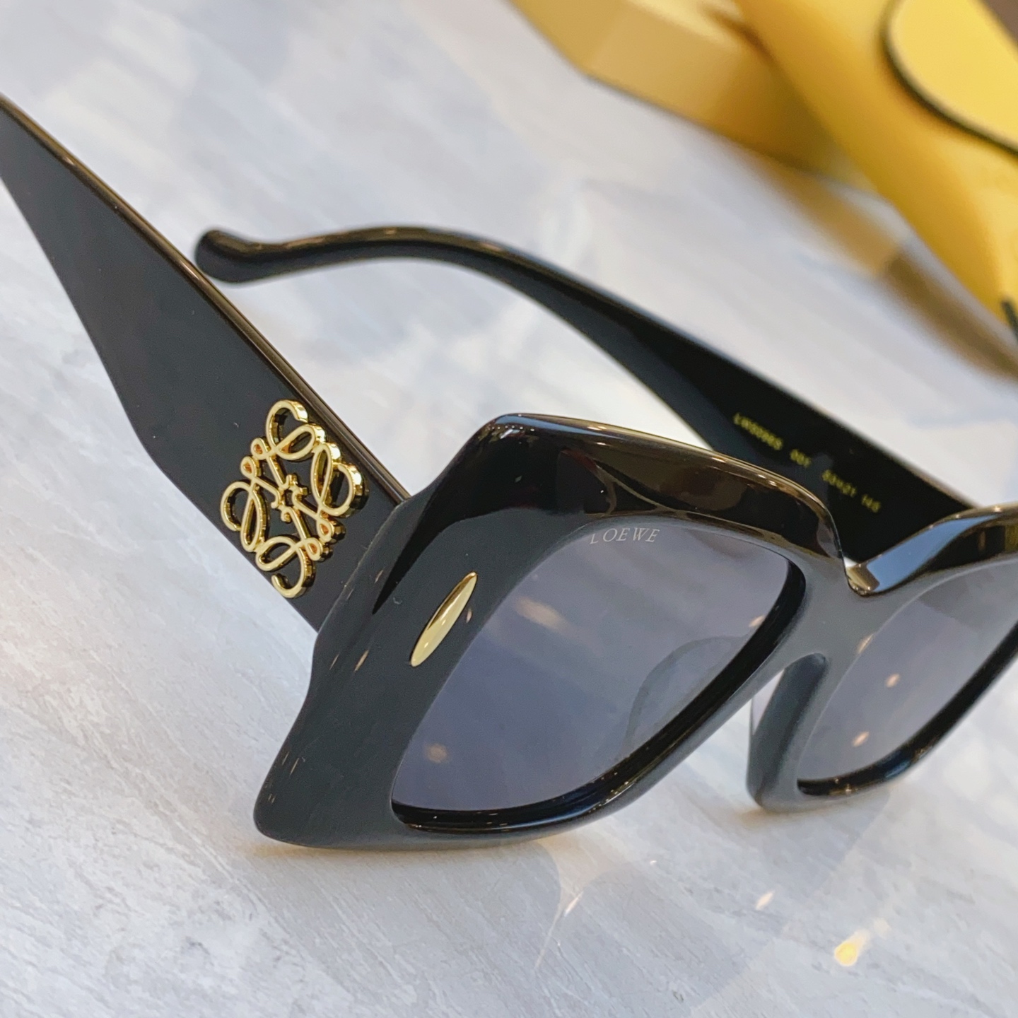 ，【LOEW*】罗意*威新款太阳镜，
MODEL：LW5096S，SIZE：53口21-145