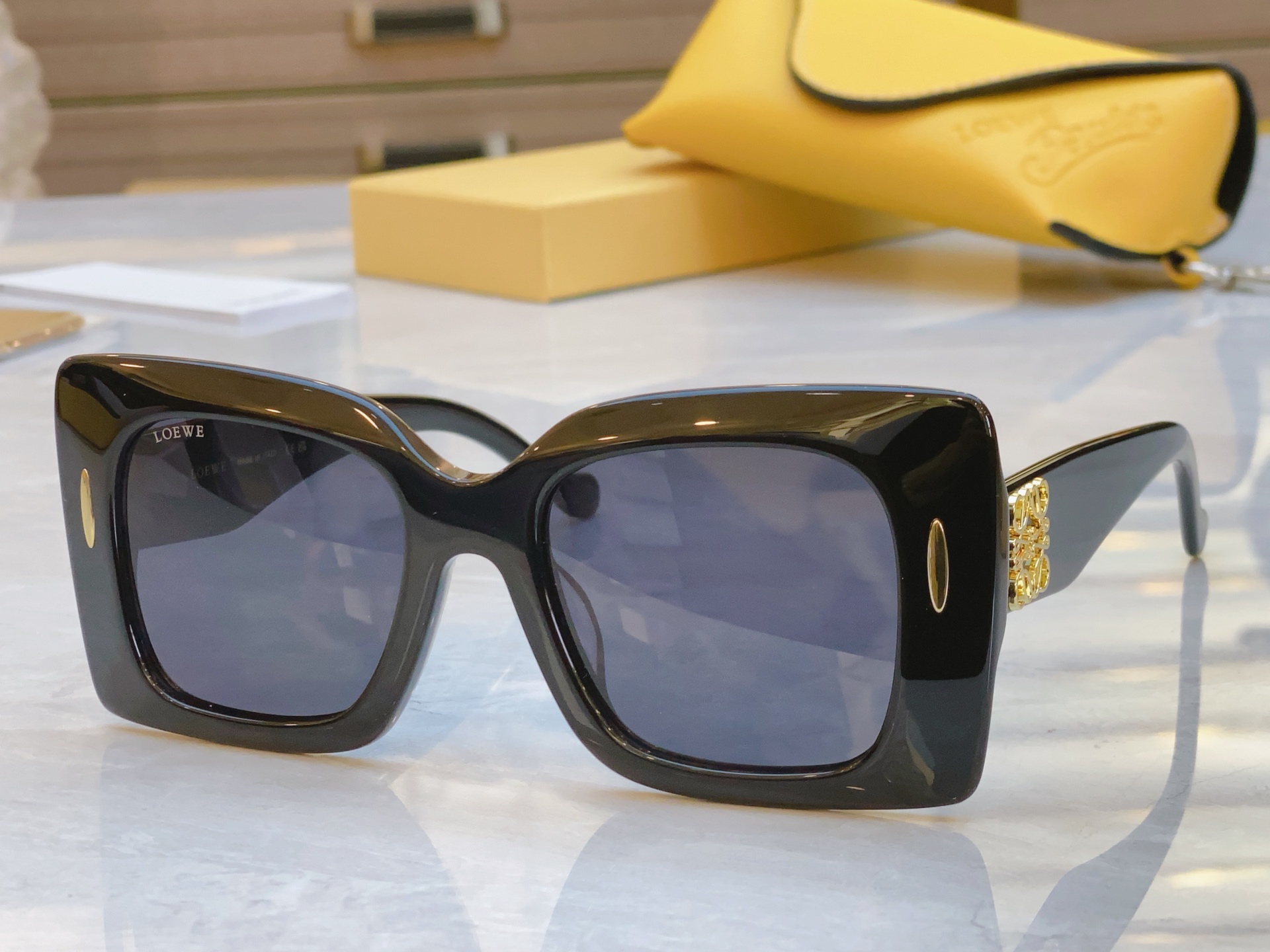 ，【LOEW*】罗意*威新款太阳镜，
MODEL：LW5096S，SIZE：53口21-145