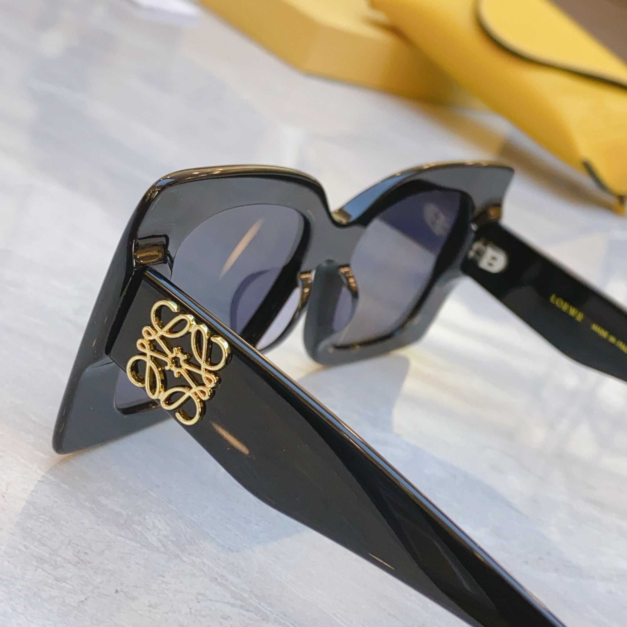 ，【LOEW*】罗意*威新款太阳镜，
MODEL：LW5096S，SIZE：53口21-145