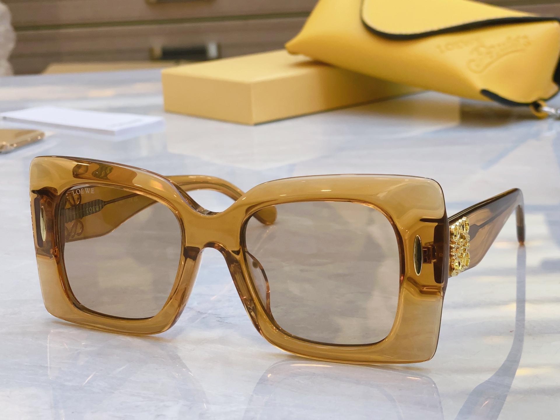 ，【LOEW*】罗意*威新款太阳镜，
MODEL：LW5096S，SIZE：53口21-145