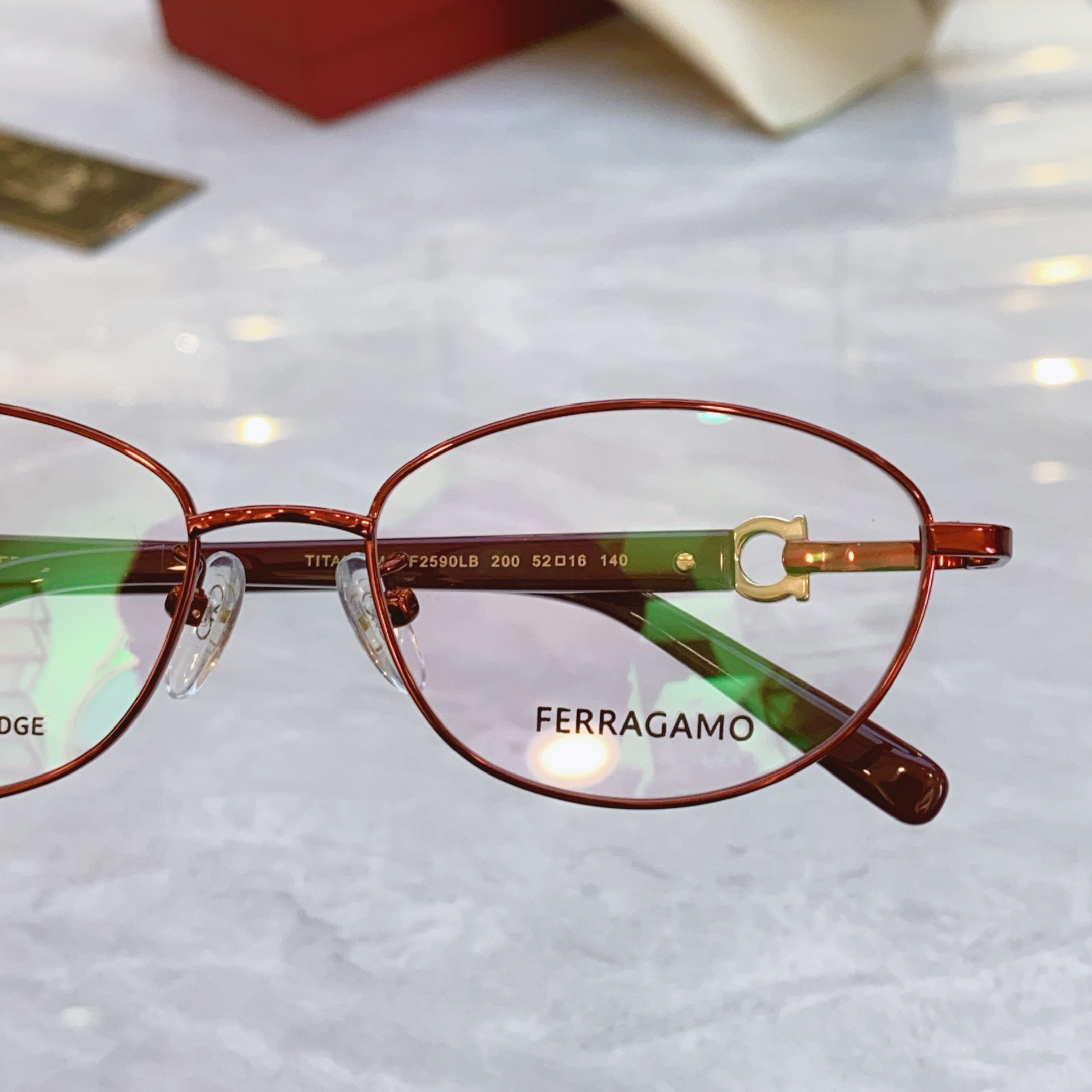 ￼，【Salvatore ferragam*】 菲拉*格慕 新款眼镜架，钛架，MODEL：SF2590L
