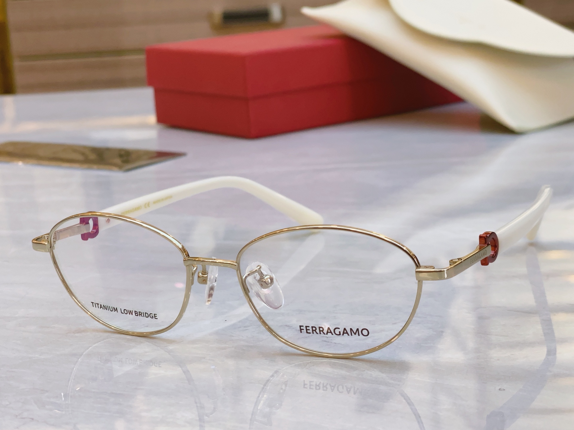 ￼，【Salvatore ferragam*】 菲拉*格慕 新款眼镜架，钛架，MODEL：SF2590L