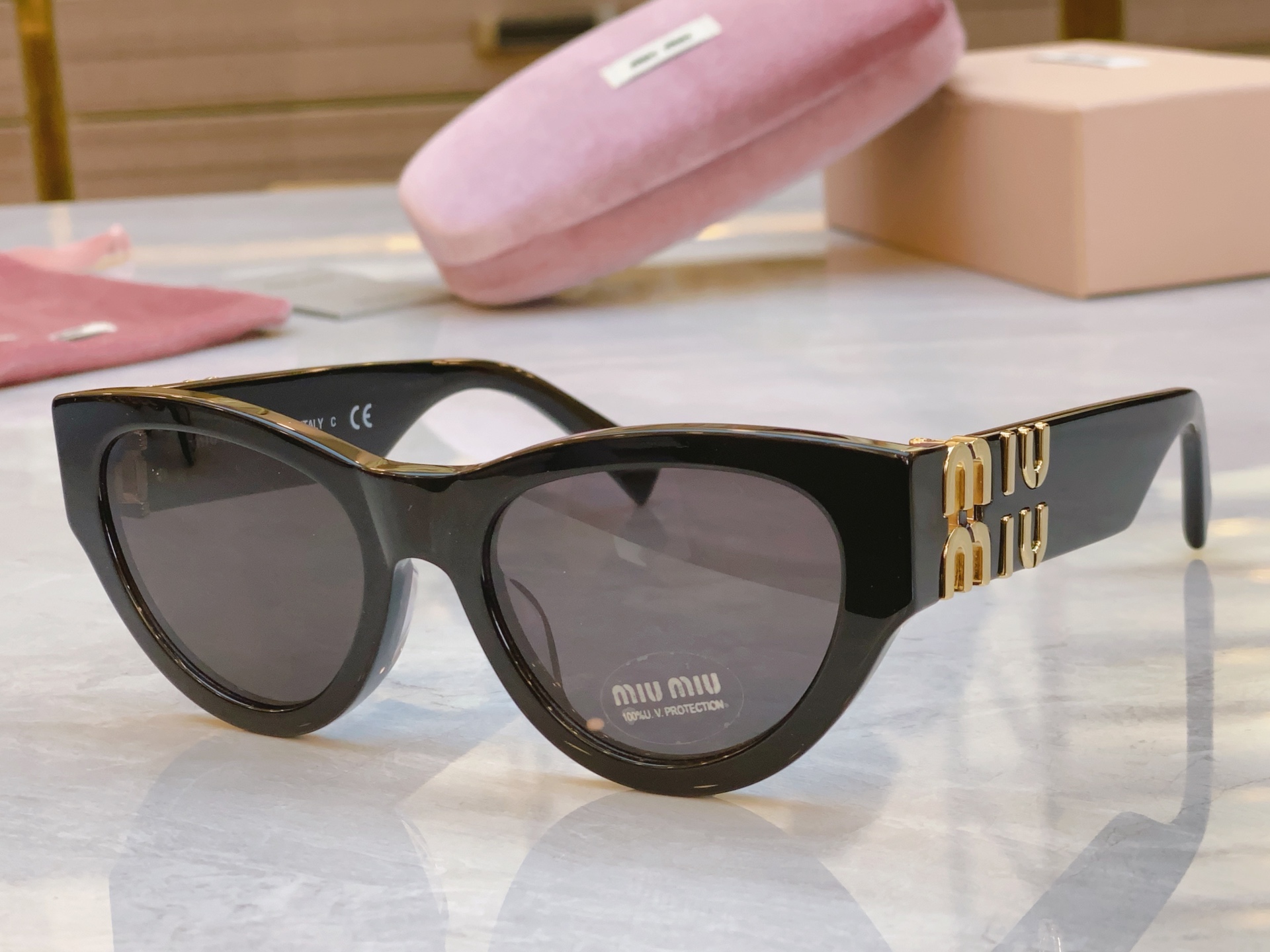 ，【MIU MI*】缪缪新款太阳镜，
MODELSMU 026WS，SIZE：54口20-140