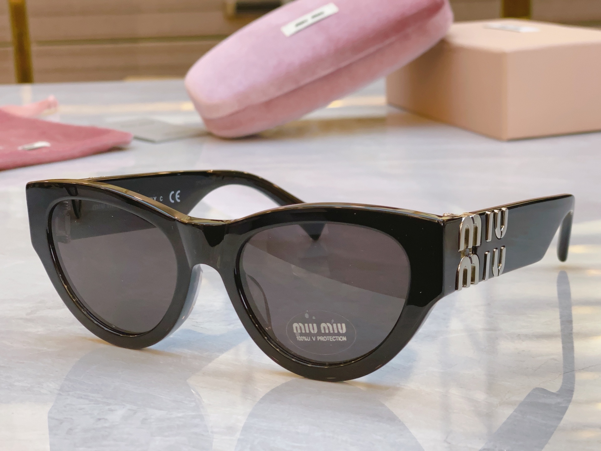 ，【MIU MI*】缪缪新款太阳镜，
MODELSMU 026WS，SIZE：54口20-140