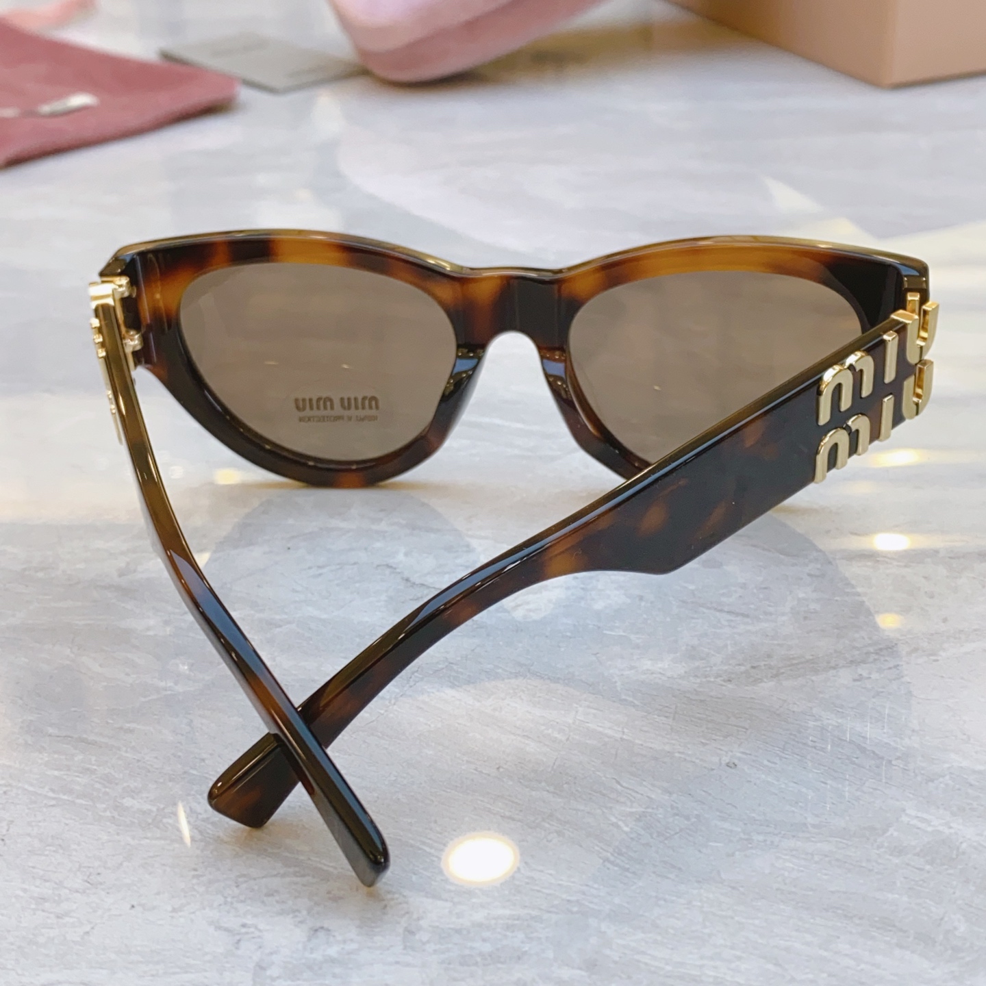 ，【MIU MI*】缪缪新款太阳镜，
MODELSMU 026WS，SIZE：54口20-140