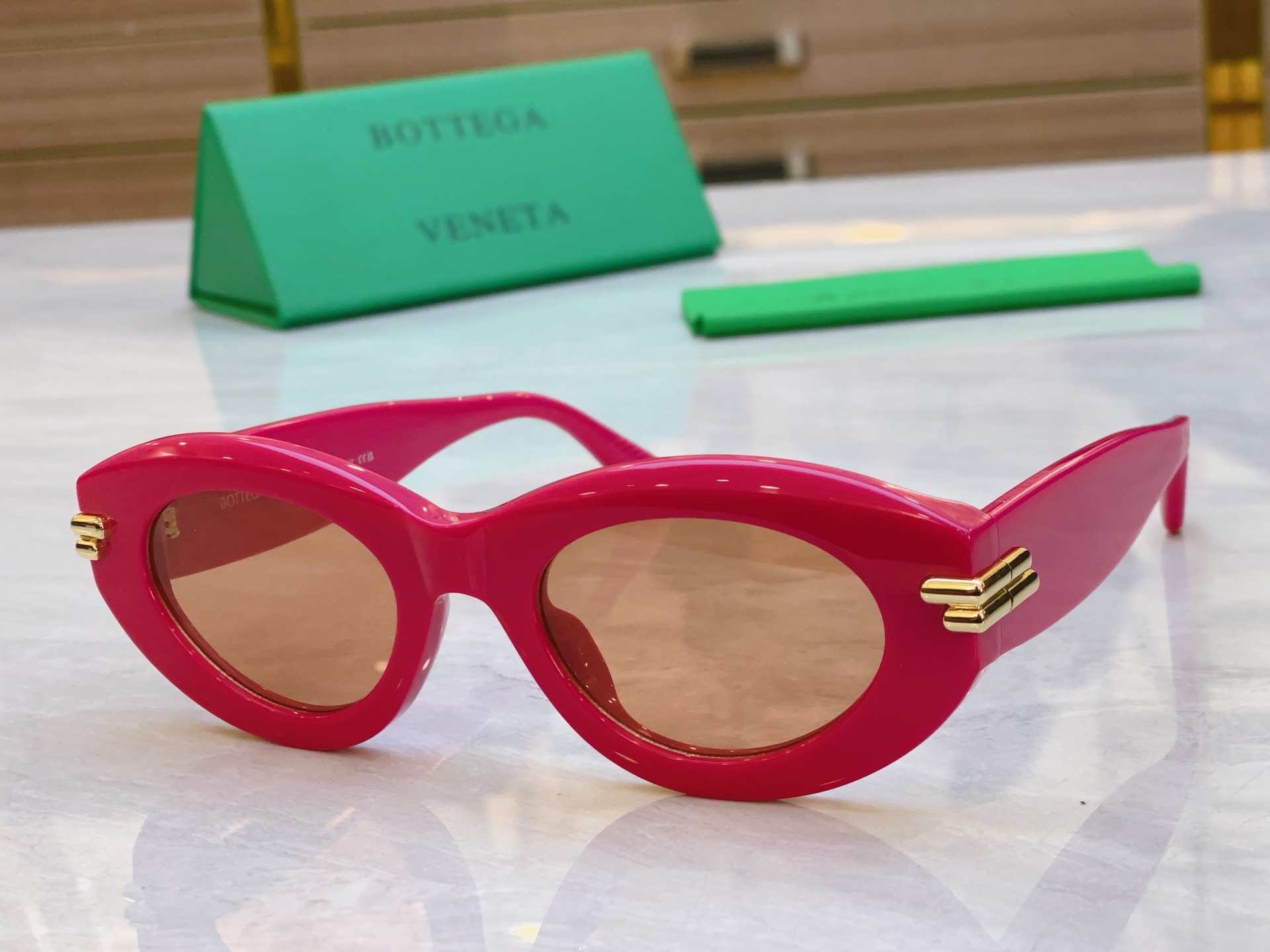 ，【BOTTEGA VENET*】宝缇*嘉新款太阳镜，MODEL：BV1322S，SIZE：51口21-