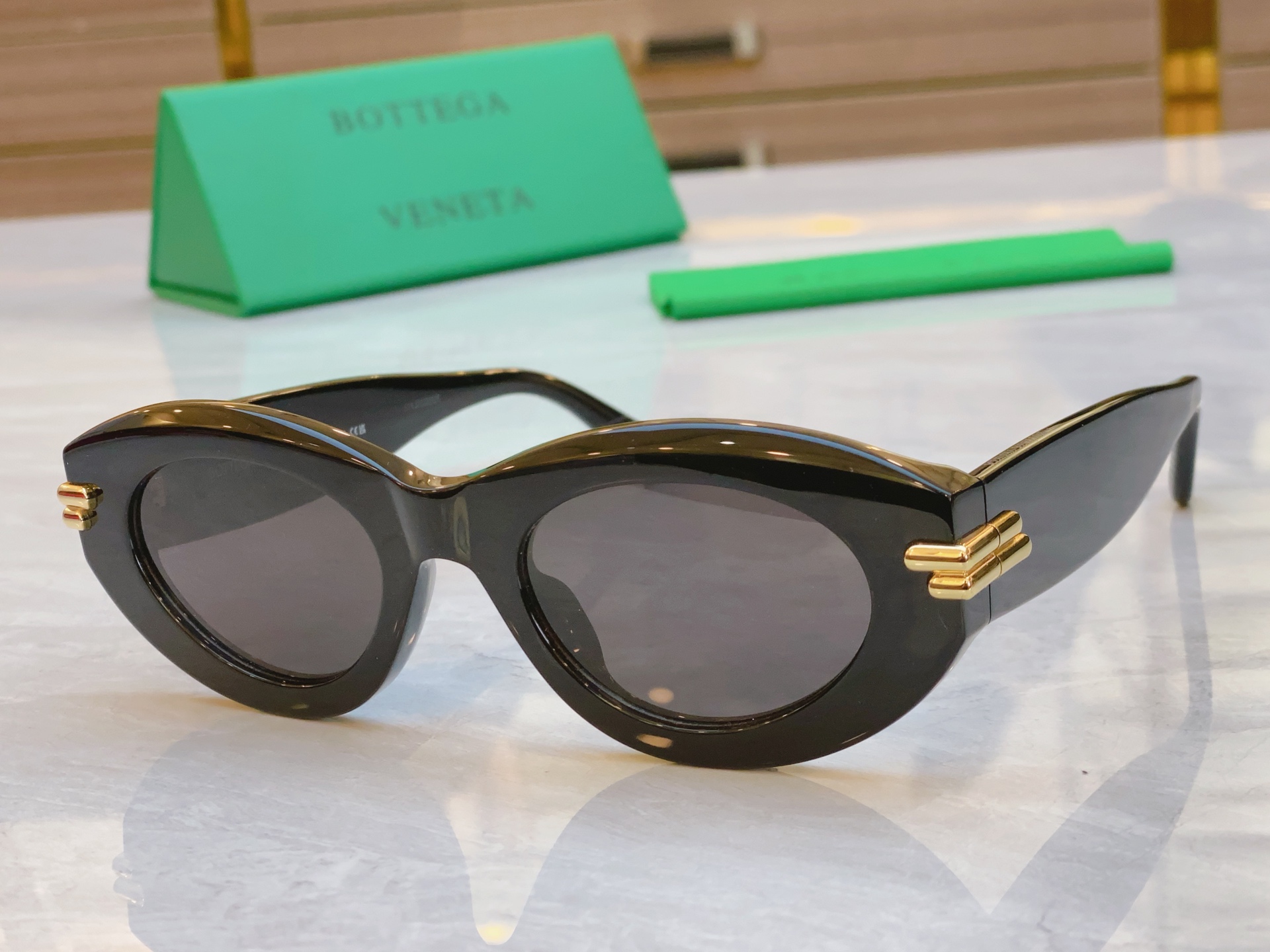 ，【BOTTEGA VENET*】宝缇*嘉新款太阳镜，MODEL：BV1322S，SIZE：51口21-