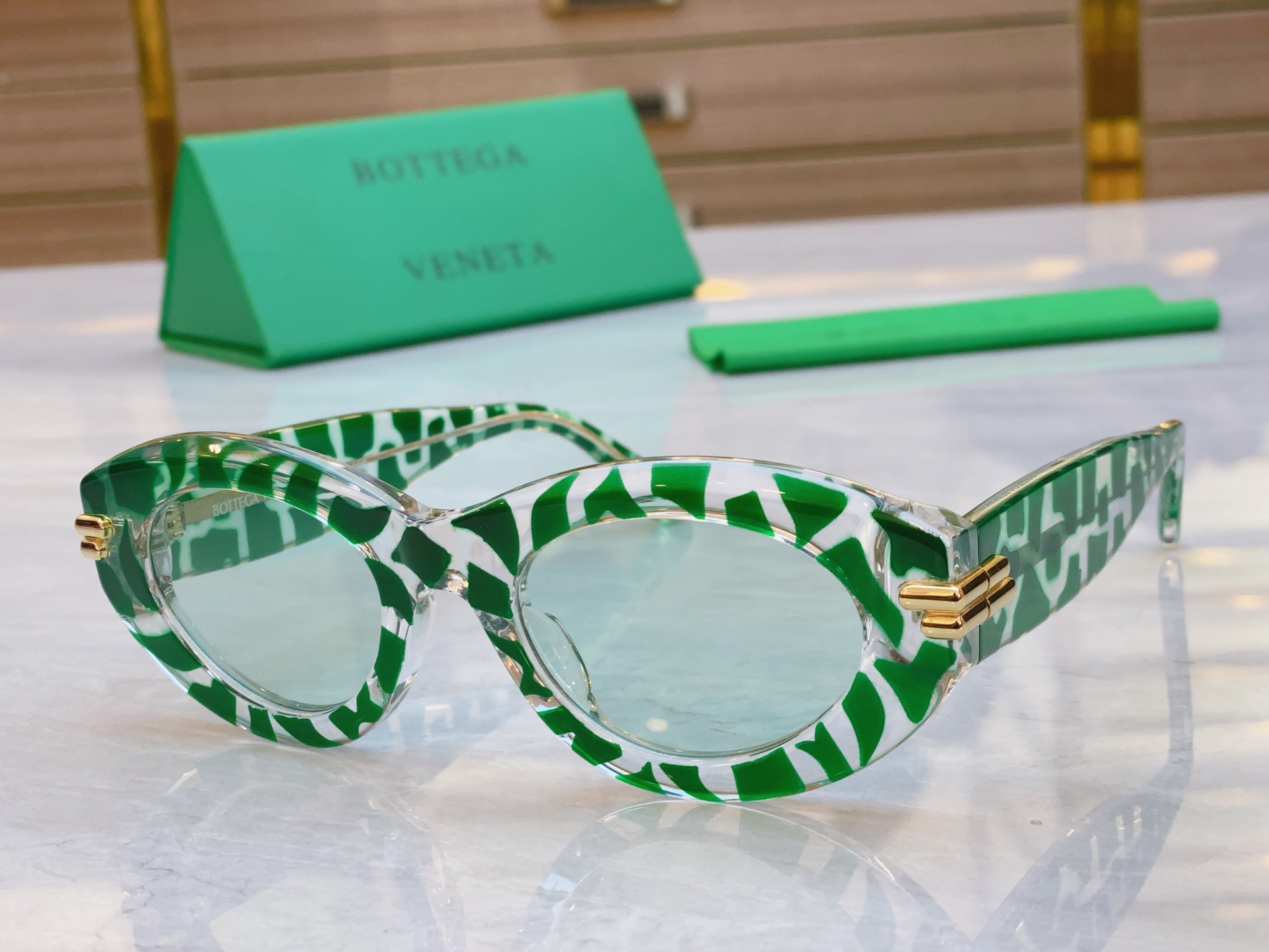 ，【BOTTEGA VENET*】宝缇*嘉新款太阳镜，MODEL：BV1322S，SIZE：51口21-