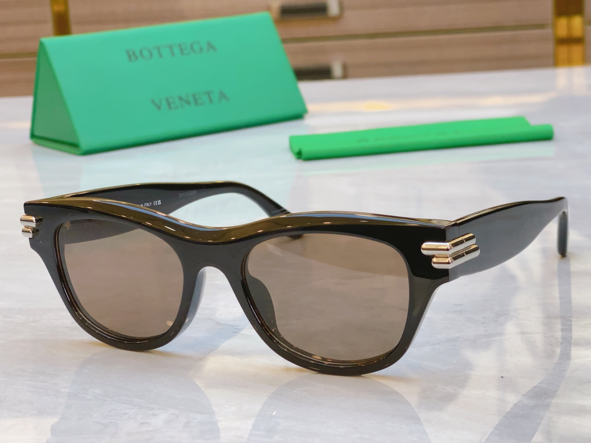 ，【BOTTEGA VENET*】宝缇*嘉新款太阳镜，MODEL：BV1323S，SIZE：52口20-
