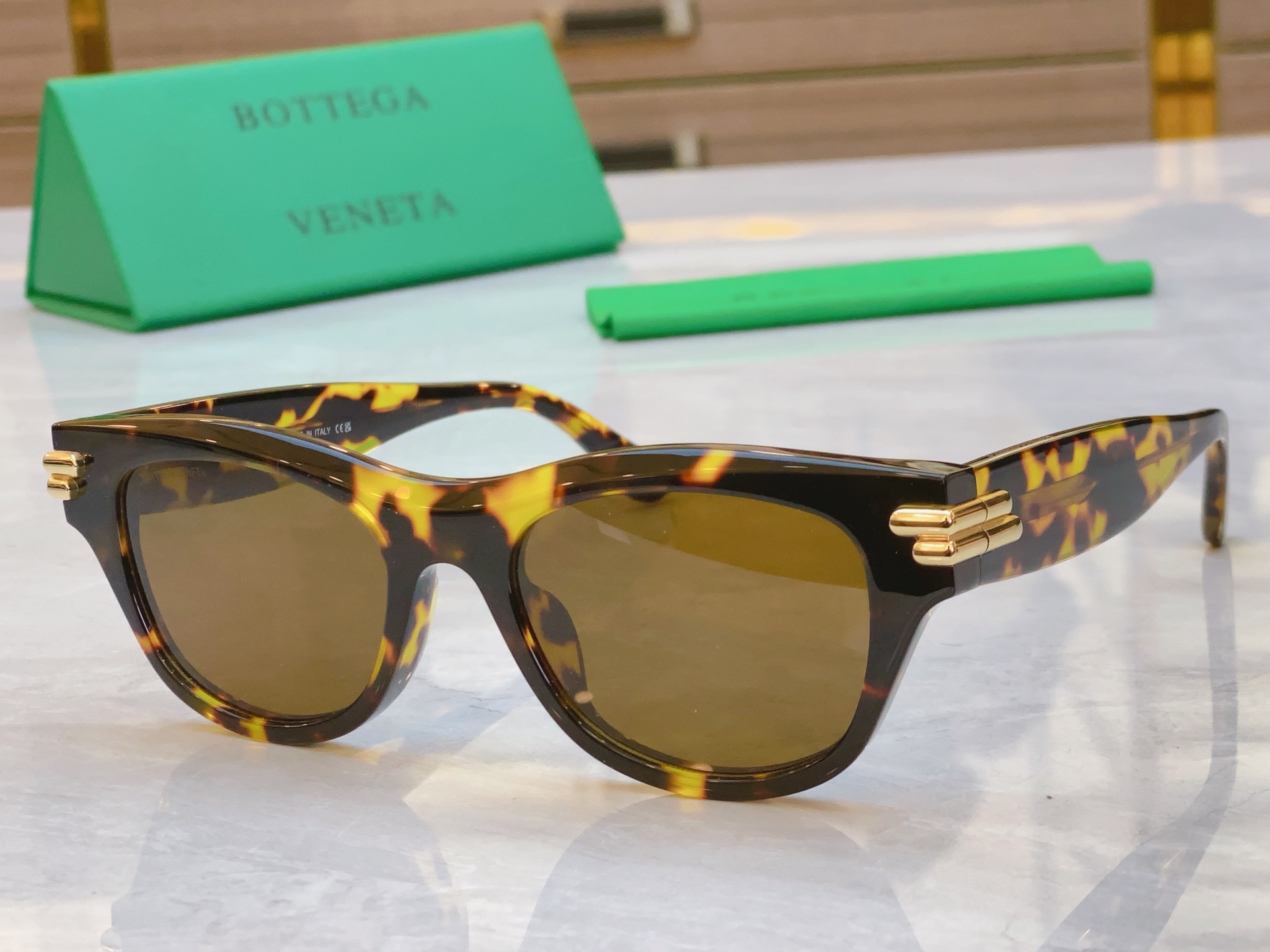 ，【BOTTEGA VENET*】宝缇*嘉新款太阳镜，MODEL：BV1323S，SIZE：52口20-
