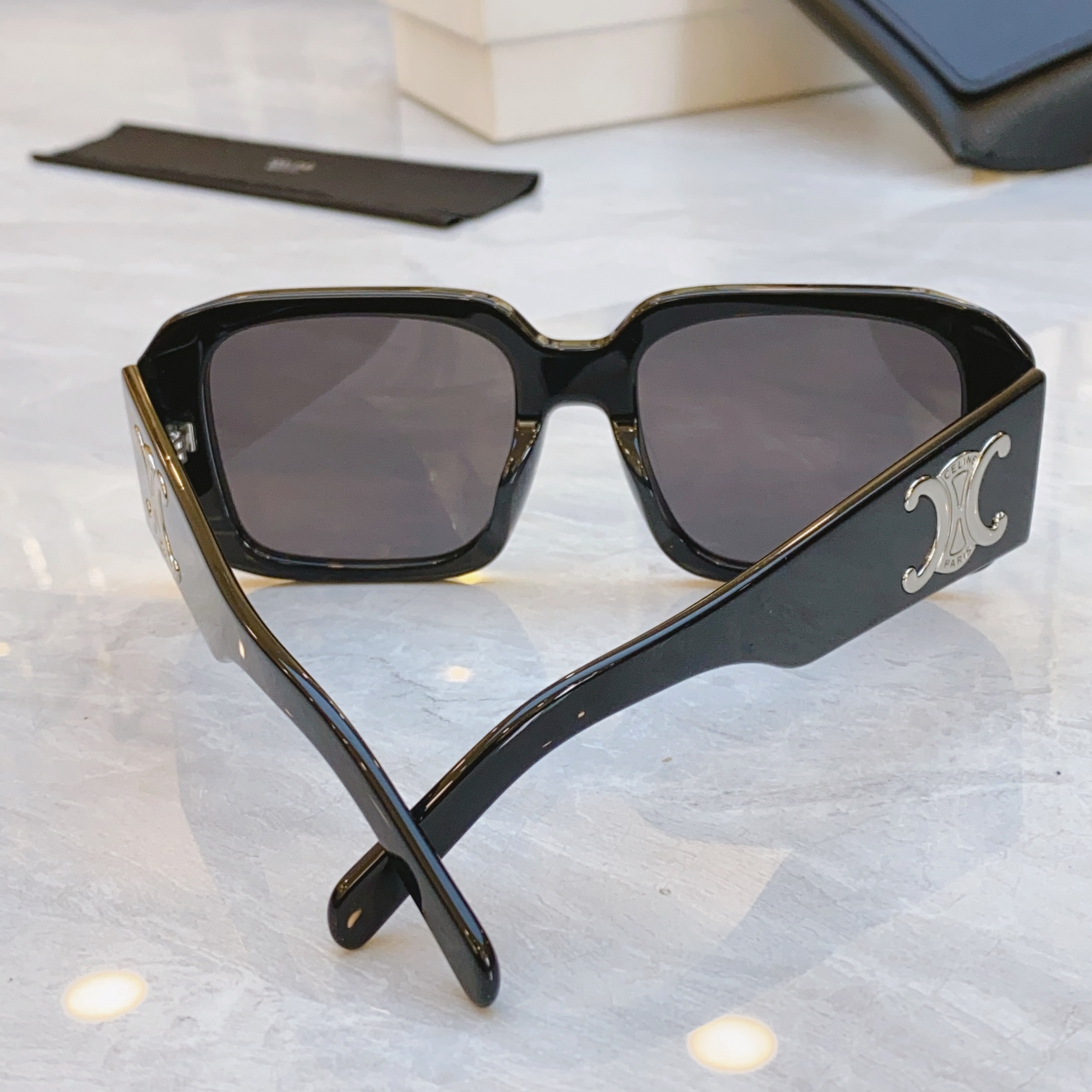 ，【CELIN*】赛*琳新款太阳镜， MODELCL40275U ，SIZE 55口20-145