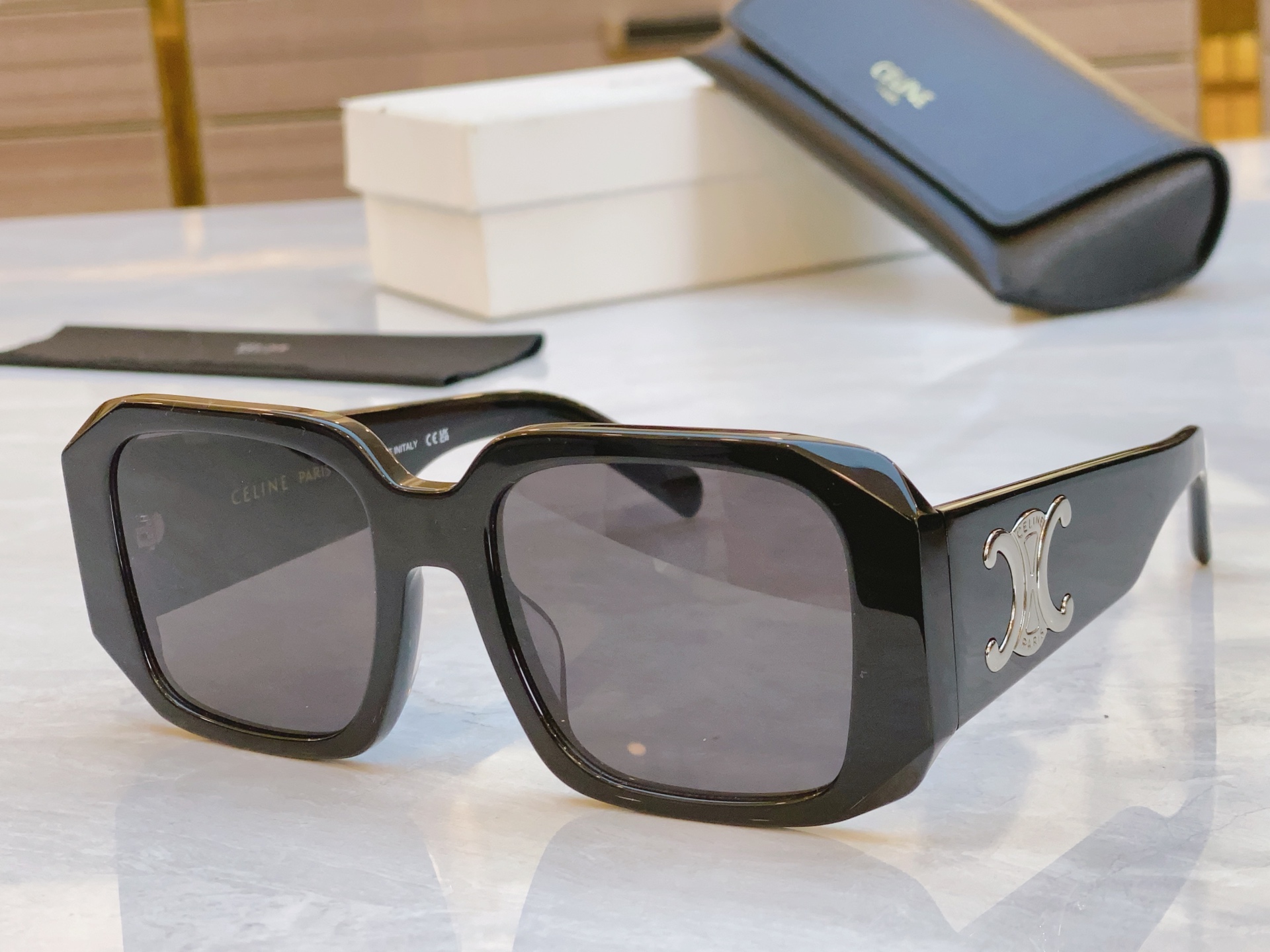 ，【CELIN*】赛*琳新款太阳镜， MODELCL40275U ，SIZE 55口20-145