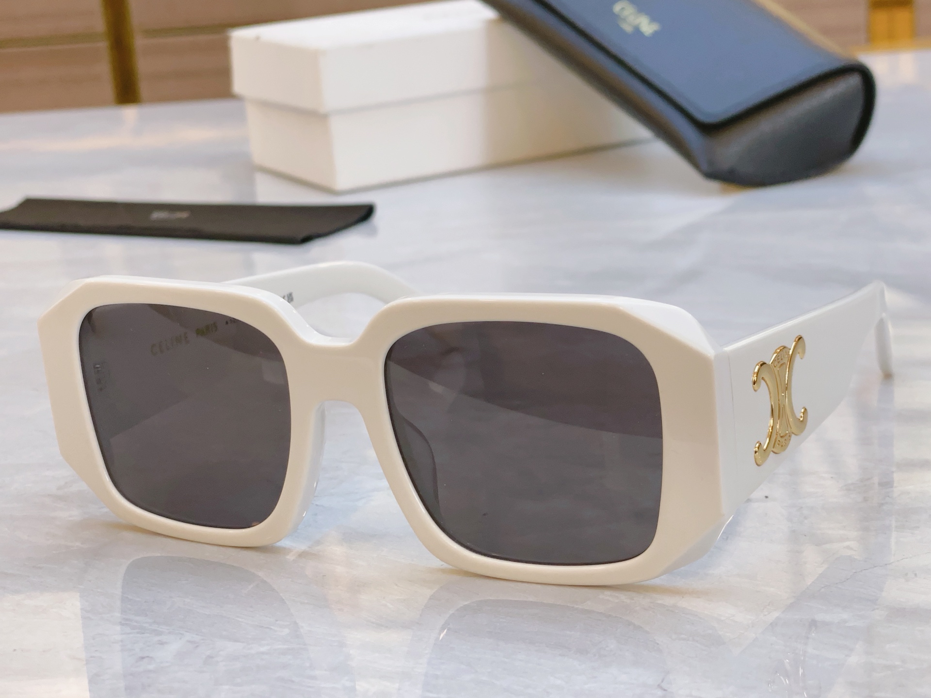 ，【CELIN*】赛*琳新款太阳镜， MODELCL40275U ，SIZE 55口20-145