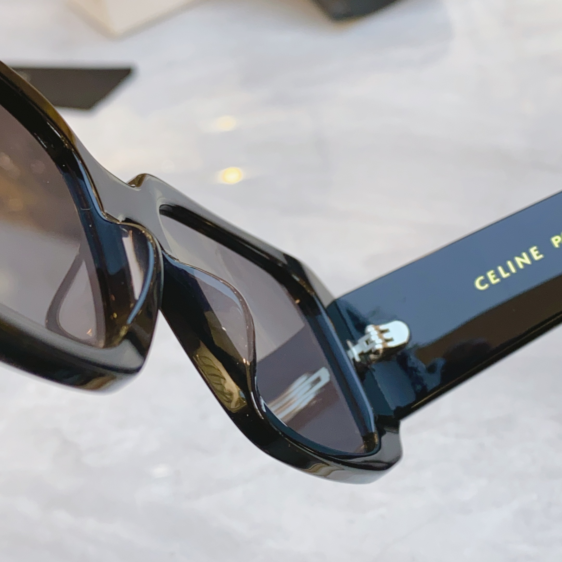 ，【CELIN*】赛*琳新款太阳镜， MODELCL40275U ，SIZE 55口20-145