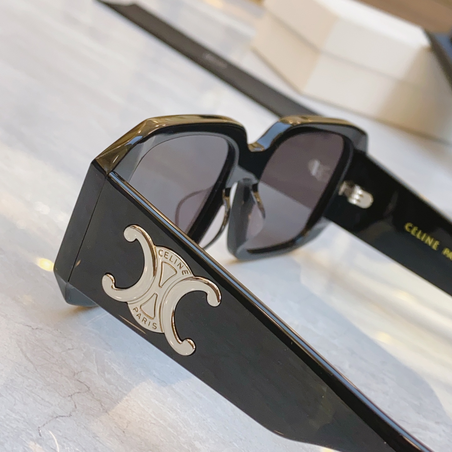 ，【CELIN*】赛*琳新款太阳镜， MODELCL40275U ，SIZE 55口20-145