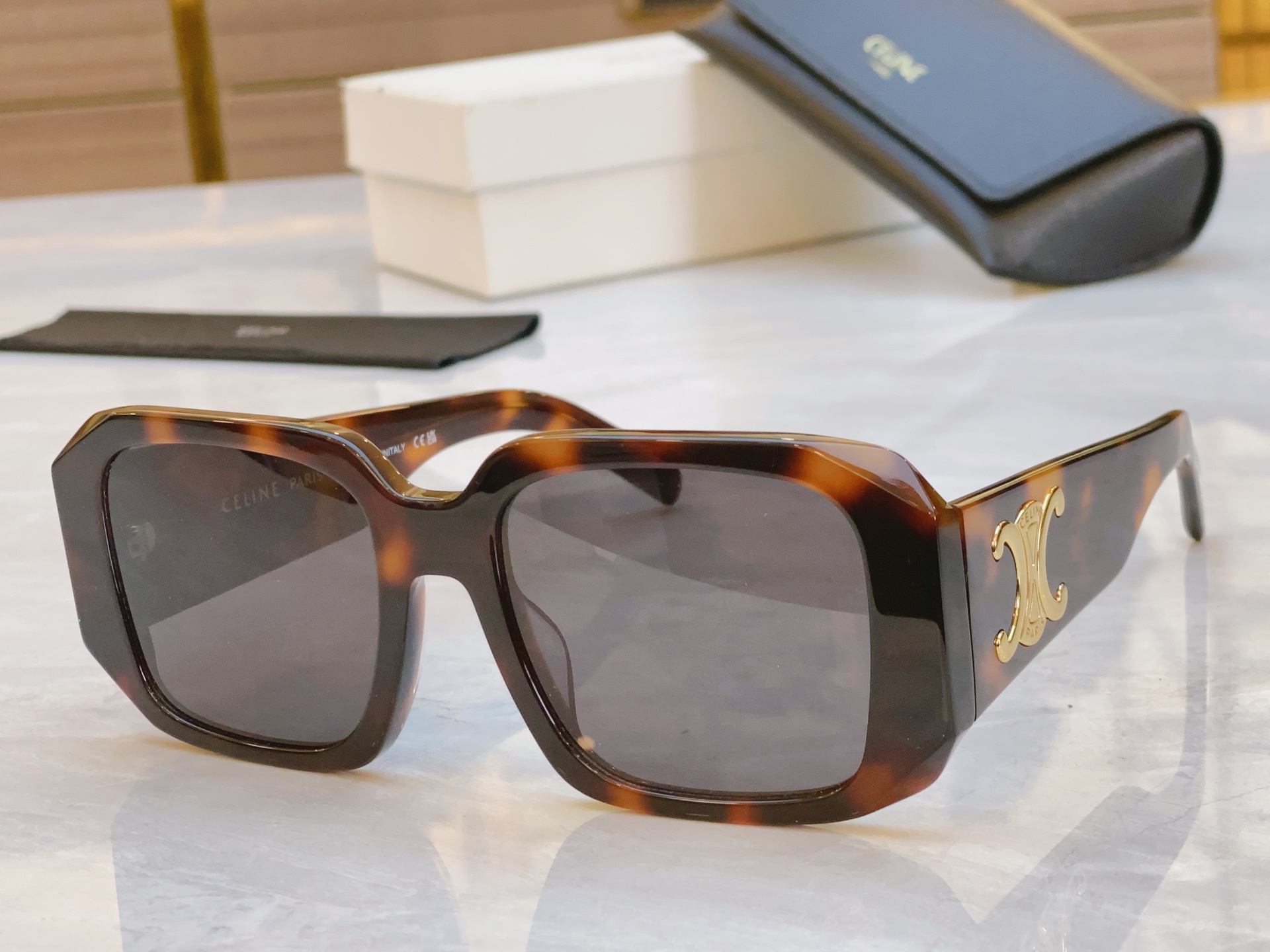 ，【CELIN*】赛*琳新款太阳镜， MODELCL40275U ，SIZE 55口20-145