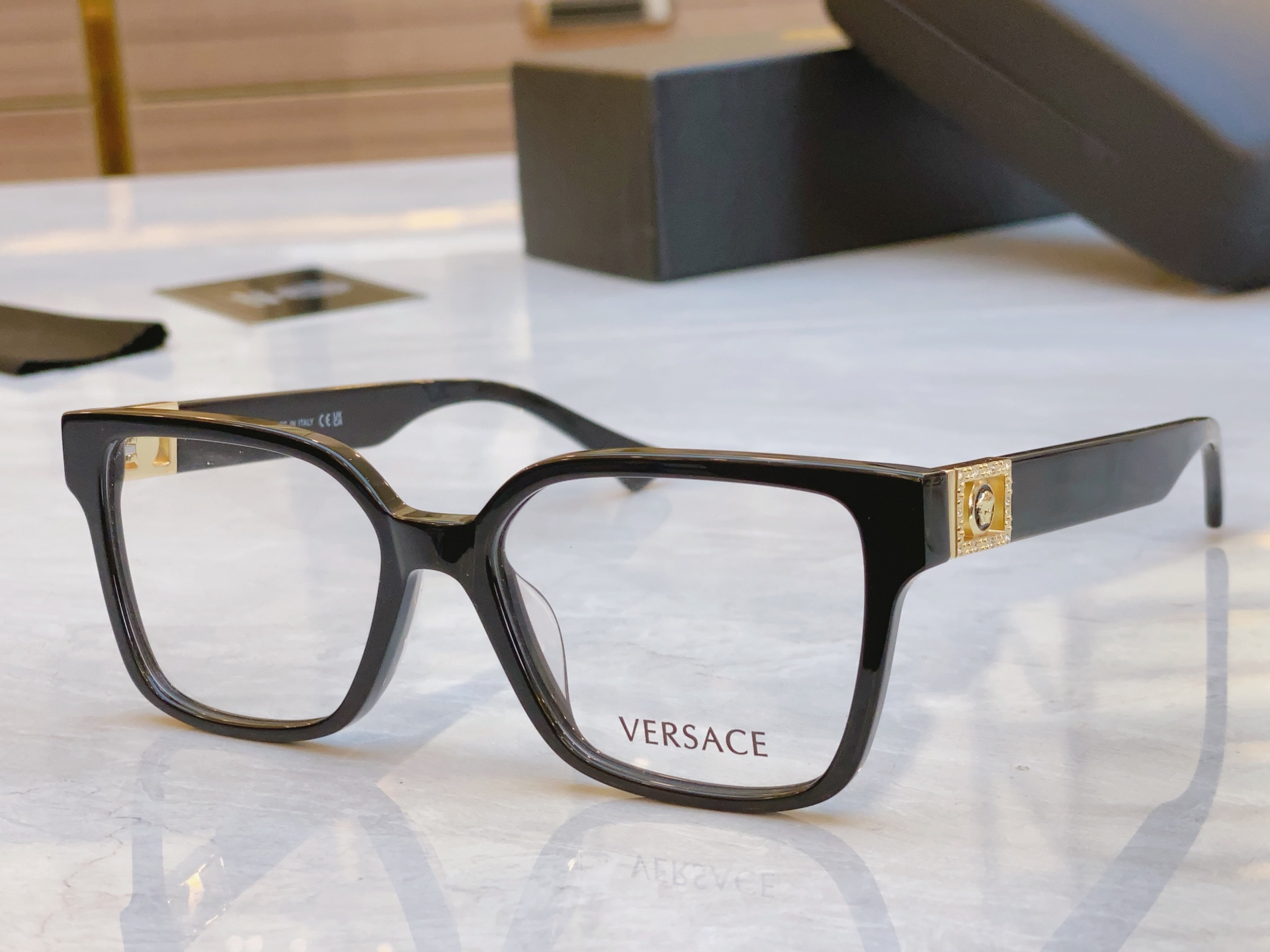 ，【VERSAC*】范思*哲新款太阳镜，
MODEL：VE3329B，SIZE：53口18-145