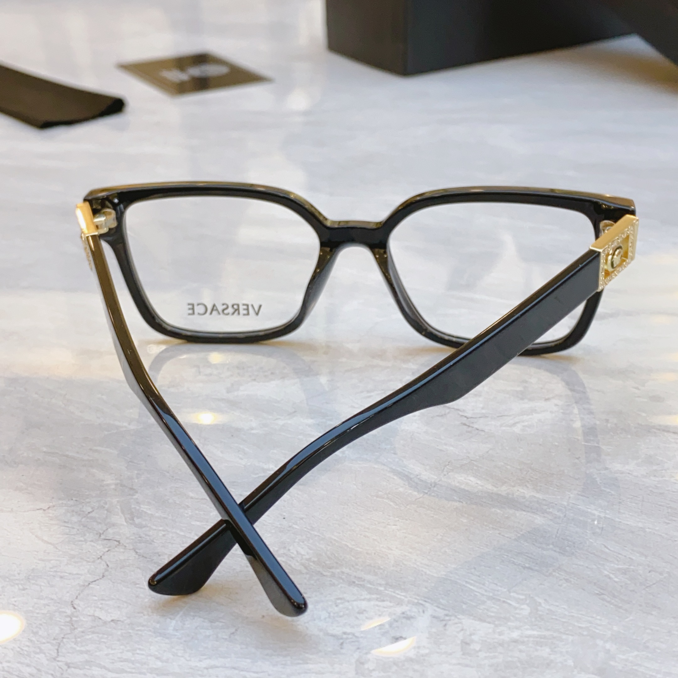 ，【VERSAC*】范思*哲新款太阳镜，
MODEL：VE3329B，SIZE：53口18-145