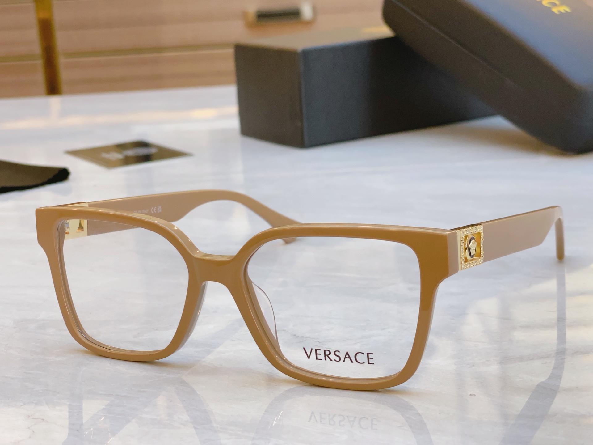 ，【VERSAC*】范思*哲新款太阳镜，
MODEL：VE3329B，SIZE：53口18-145