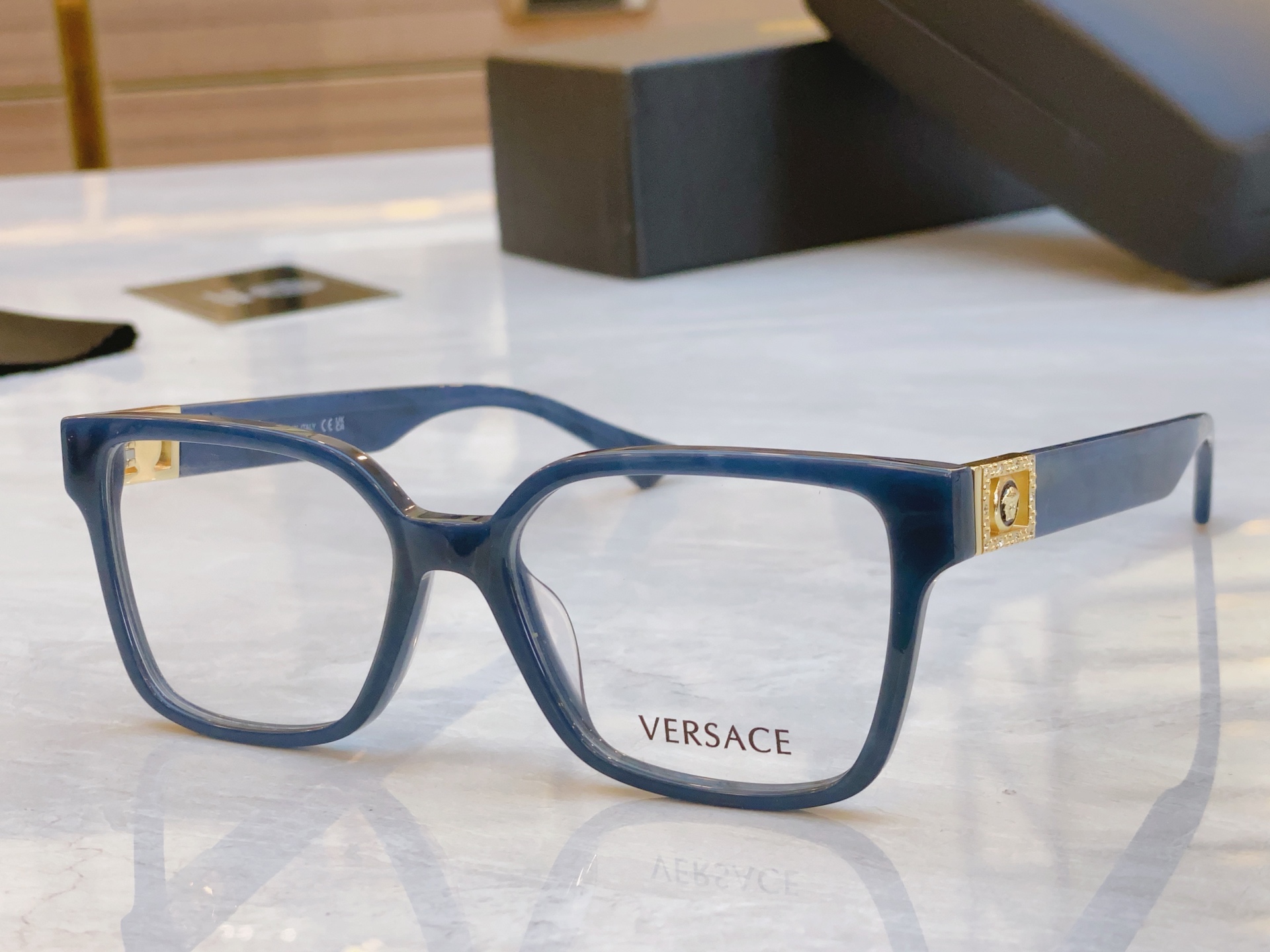 ，【VERSAC*】范思*哲新款太阳镜，
MODEL：VE3329B，SIZE：53口18-145