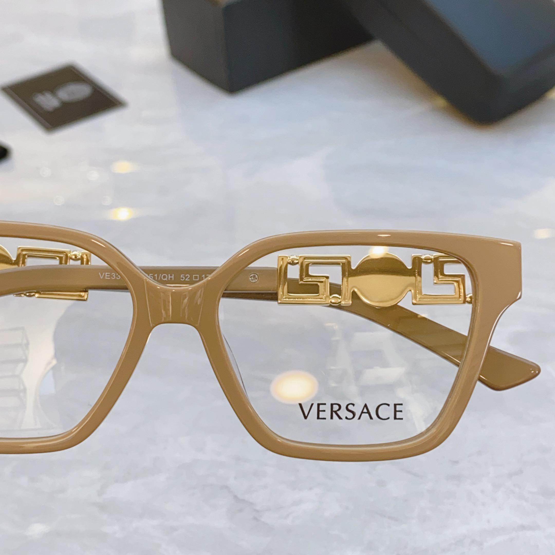 ，【VERSAC*】范思*哲新款太阳镜，
MODEL：VE3358B，SIZE：52口17-145