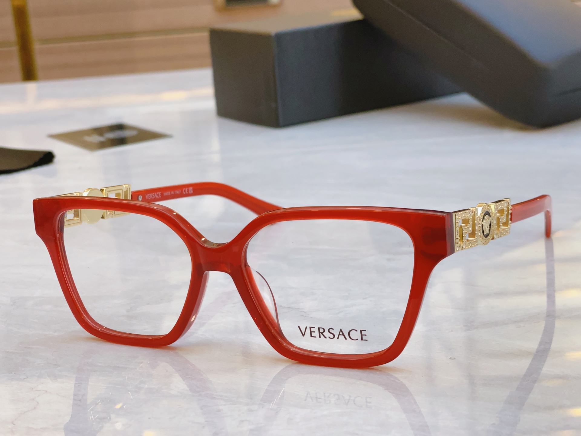 ，【VERSAC*】范思*哲新款太阳镜，
MODEL：VE3358B，SIZE：52口17-145