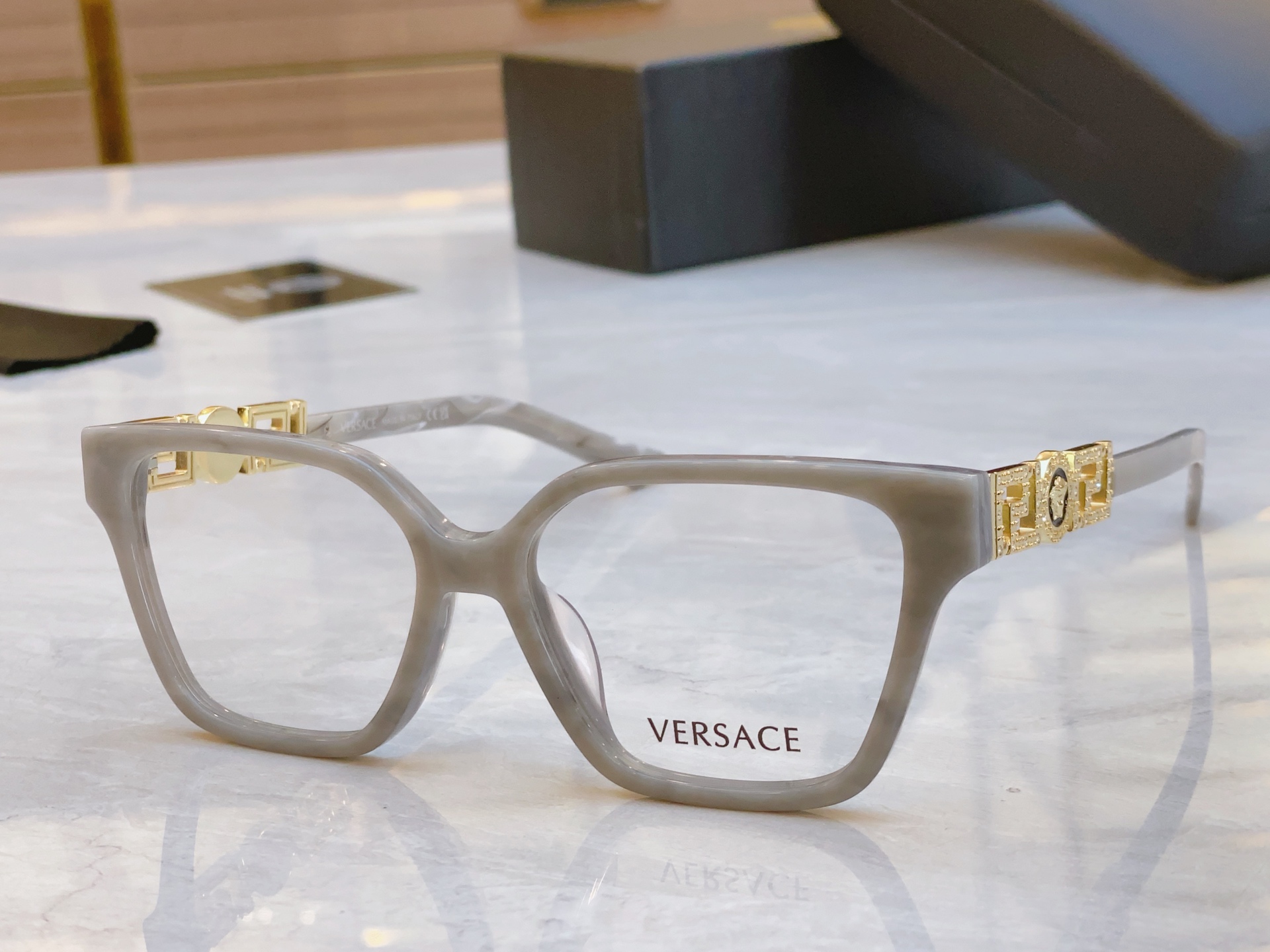 ，【VERSAC*】范思*哲新款太阳镜，
MODEL：VE3358B，SIZE：52口17-145