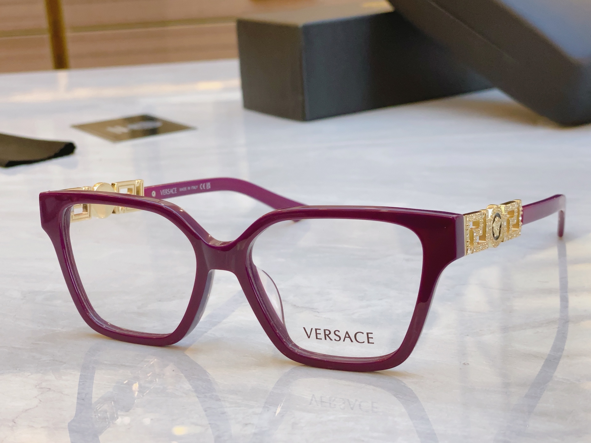 ，【VERSAC*】范思*哲新款太阳镜，
MODEL：VE3358B，SIZE：52口17-145