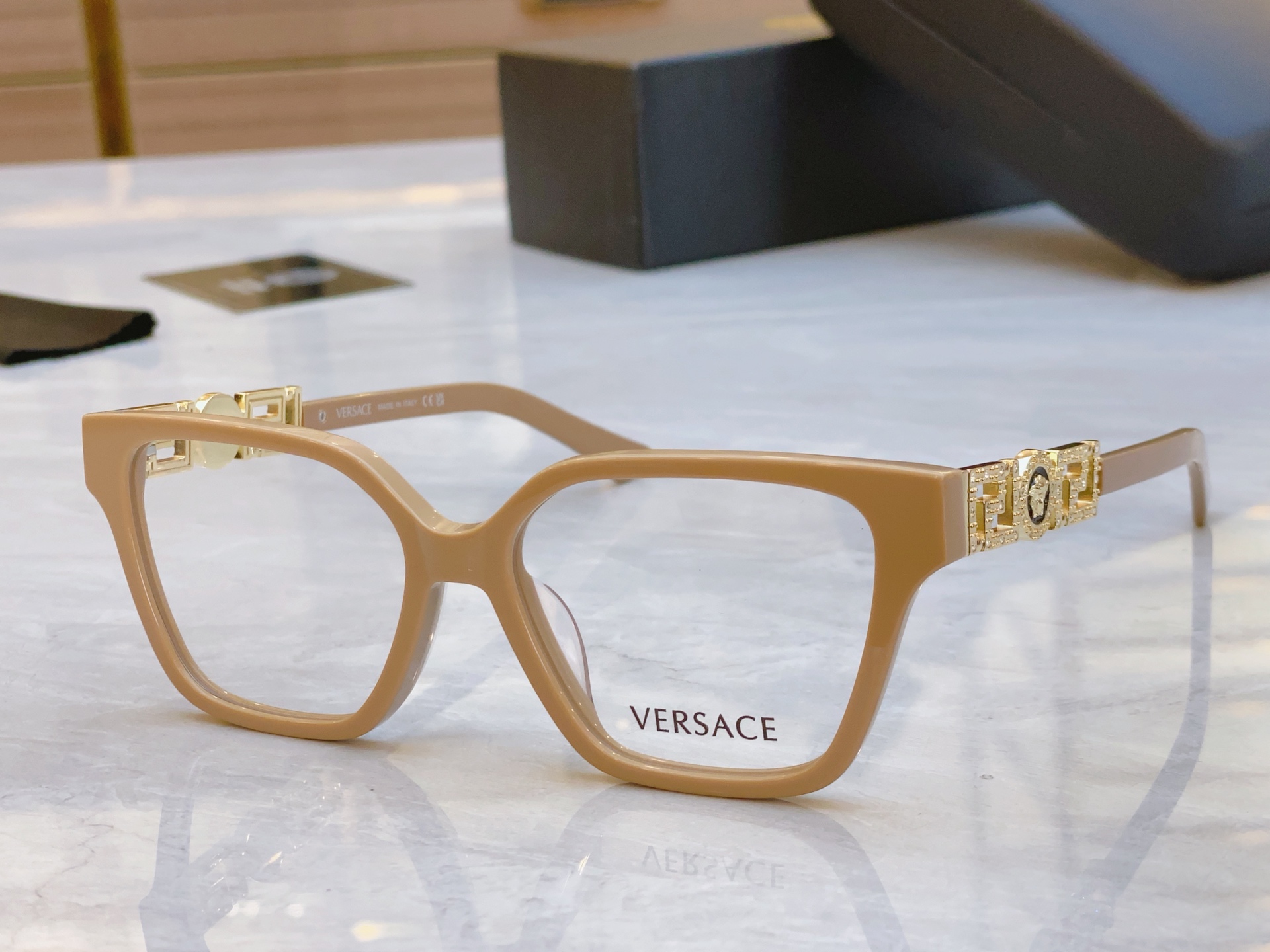 ，【VERSAC*】范思*哲新款太阳镜，
MODEL：VE3358B，SIZE：52口17-145