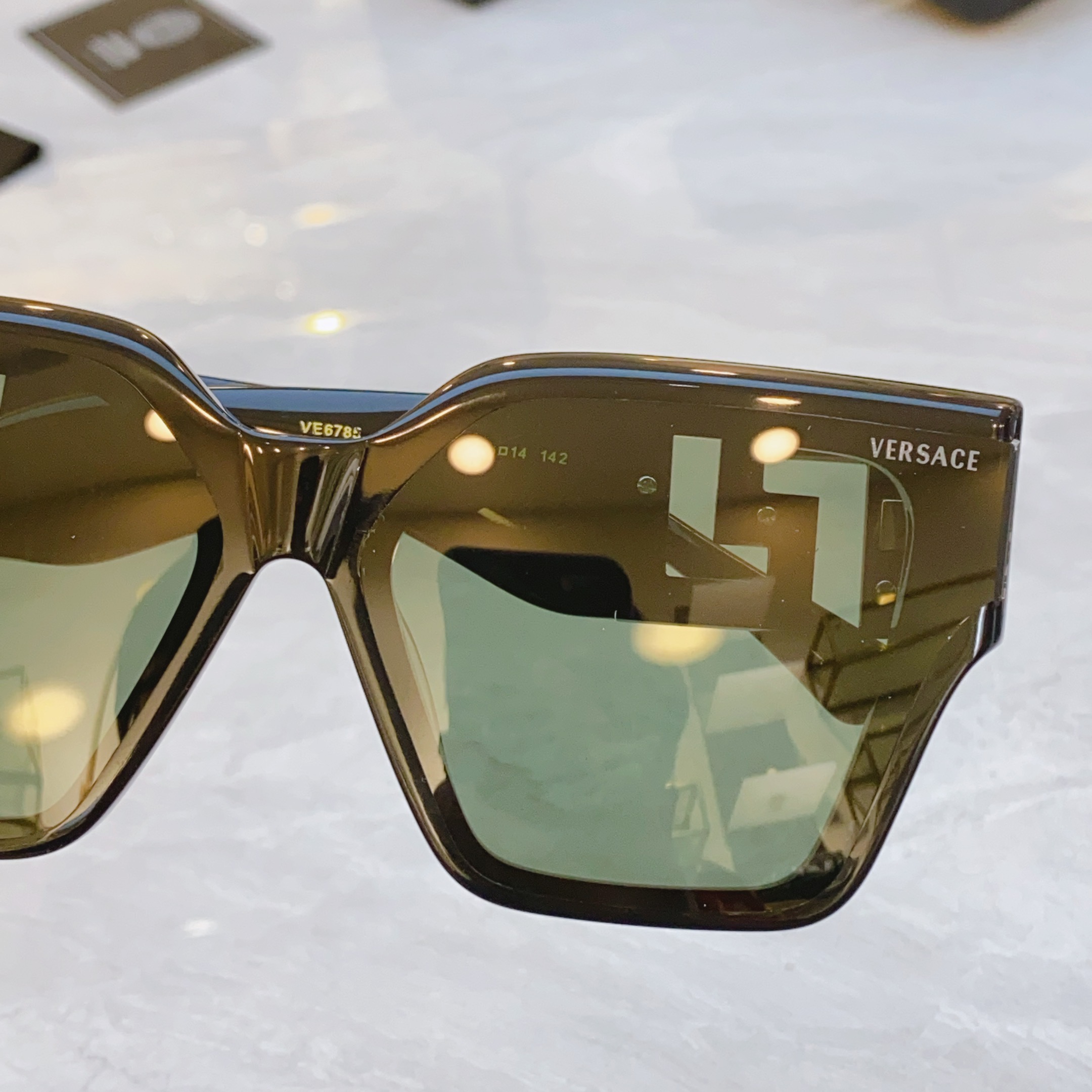 ，【VERSAC*】范思*哲新款太阳镜，
MODEL：VE6785，SIZE：66口14-142