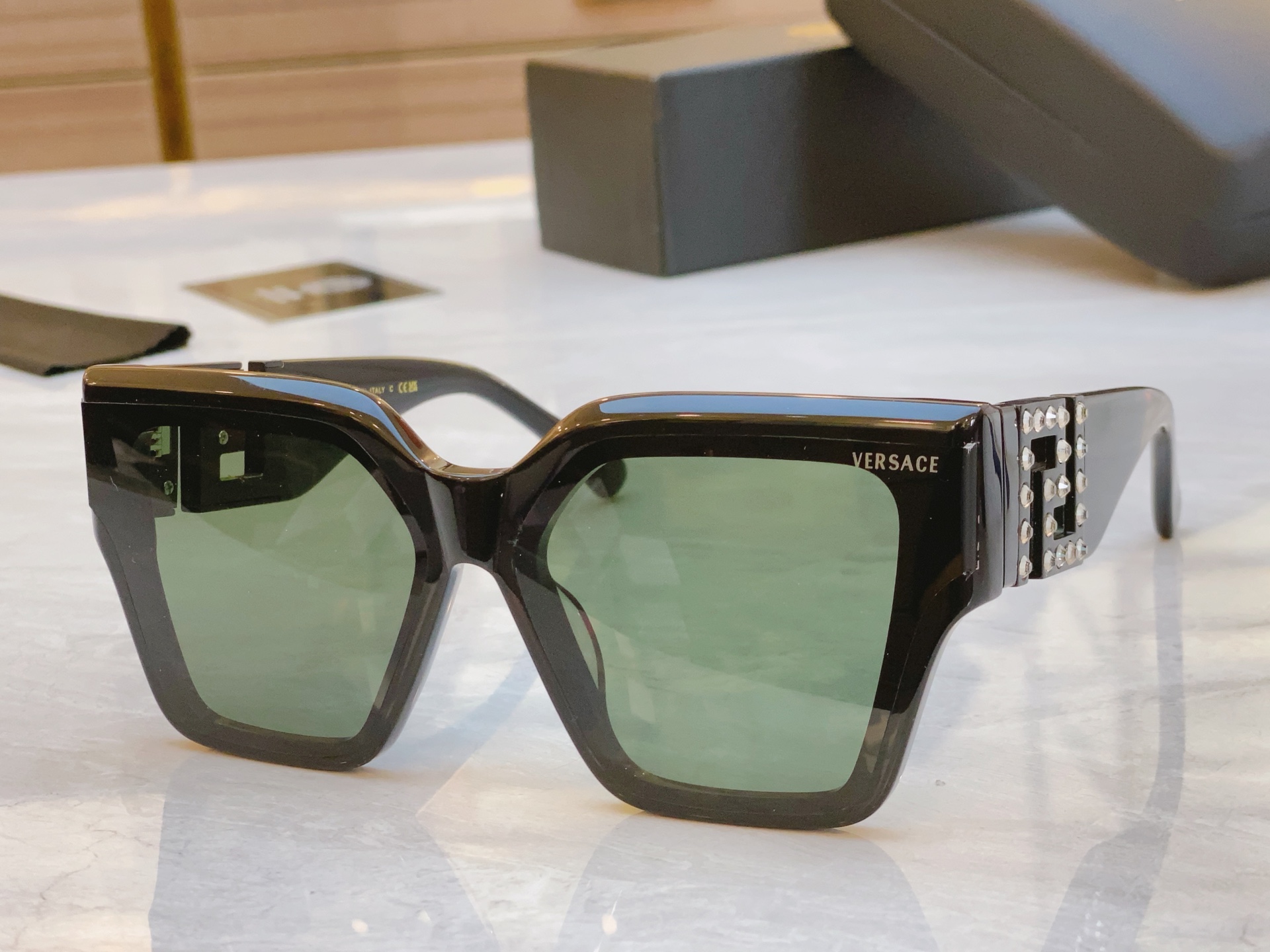 ，【VERSAC*】范思*哲新款太阳镜，
MODEL：VE6785，SIZE：66口14-142