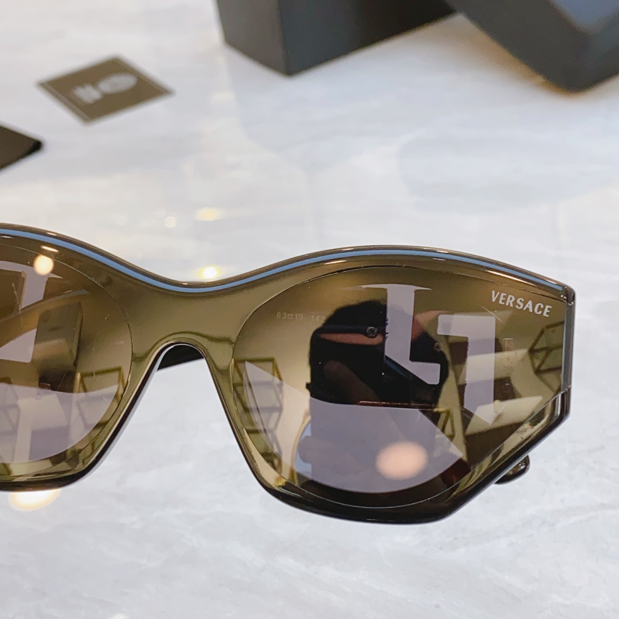 ，【VERSAC*】范思*哲新款太阳镜，
MODEL：VE6784，SIZE：63口19-142