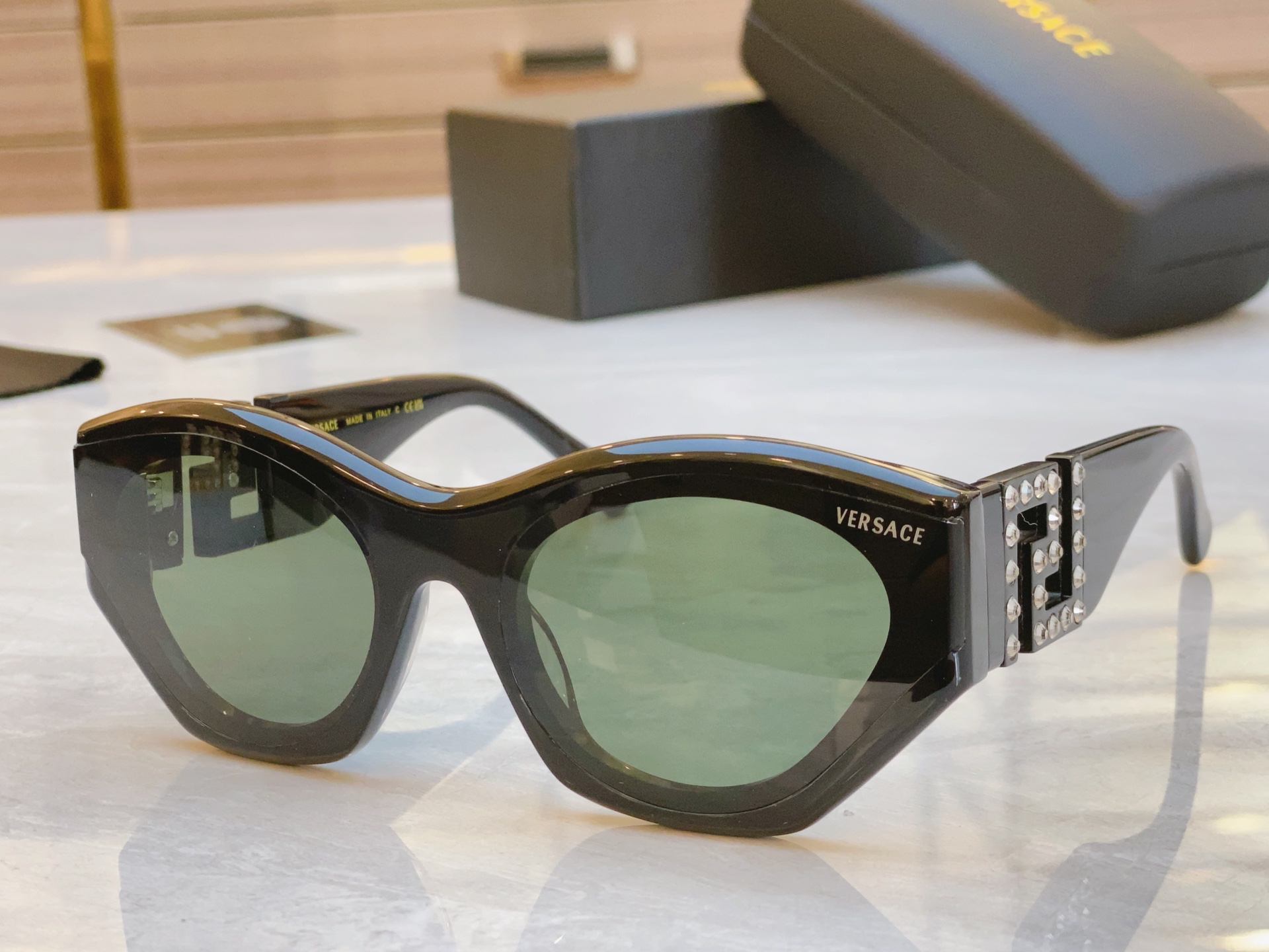 ，【VERSAC*】范思*哲新款太阳镜，
MODEL：VE6784，SIZE：63口19-142