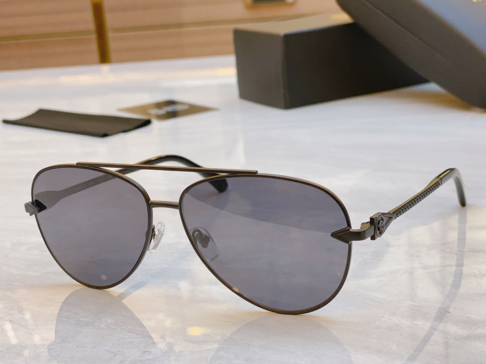 ，【VERSAC*】范思*哲新款太阳镜，
MODEL：VE2285，SIZE：62口12-142