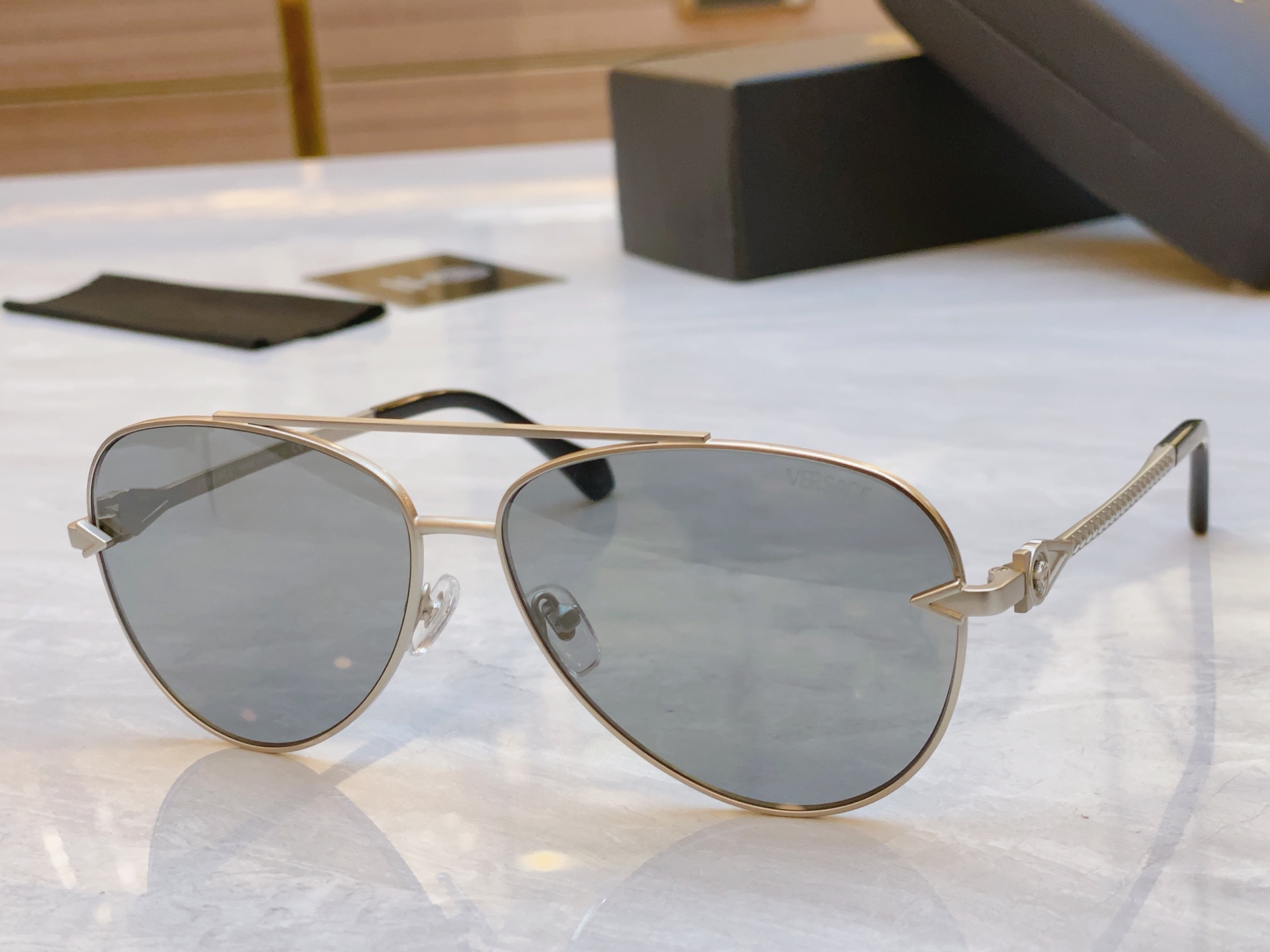 ，【VERSAC*】范思*哲新款太阳镜，
MODEL：VE2285，SIZE：62口12-142