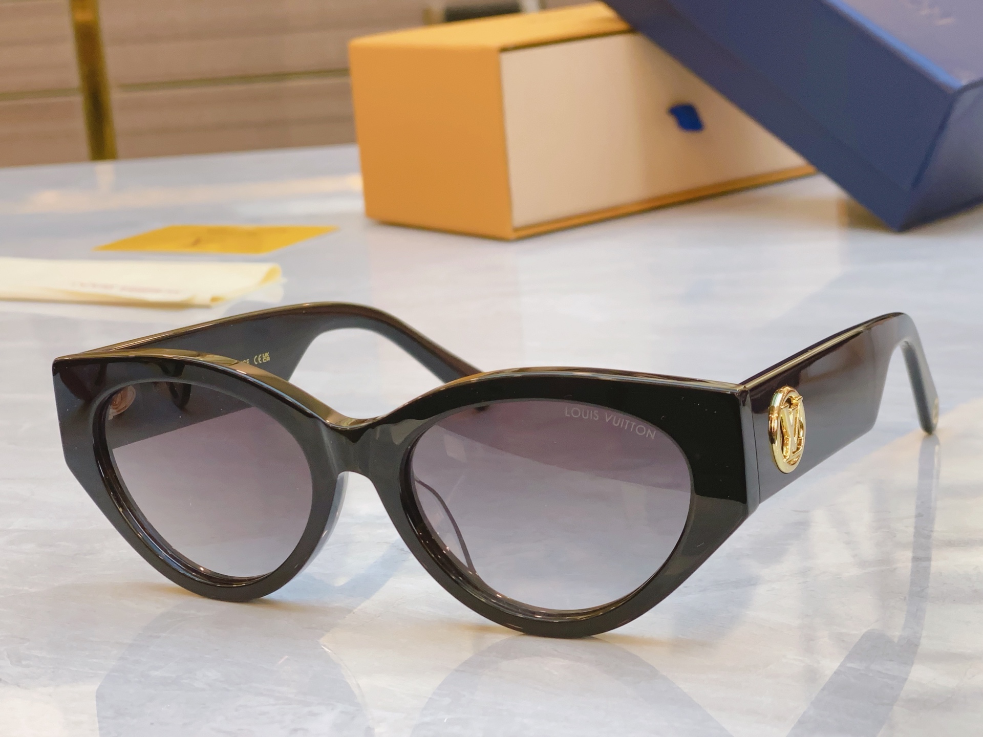 ，【LOUIS VUITTO*】路易*威登新款太阳镜，MODEL：Z2027U，SIZE：55口18-1