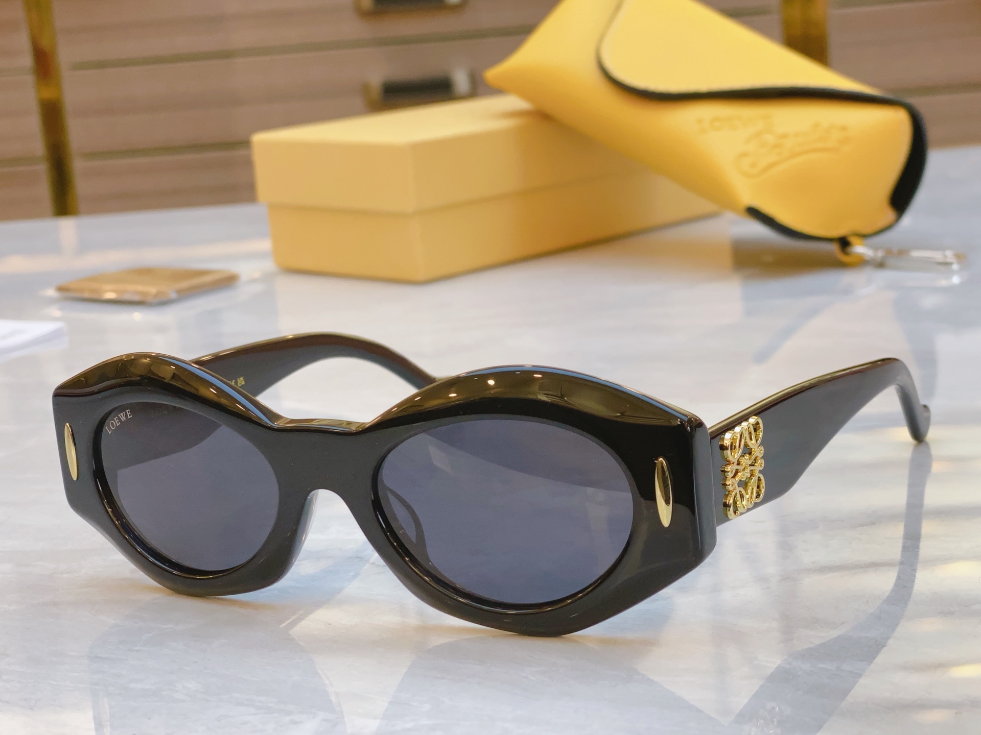 ，【LOEW*】罗意*威新款太阳镜，
MODEL：LW5097S，SIZE：52口21-145