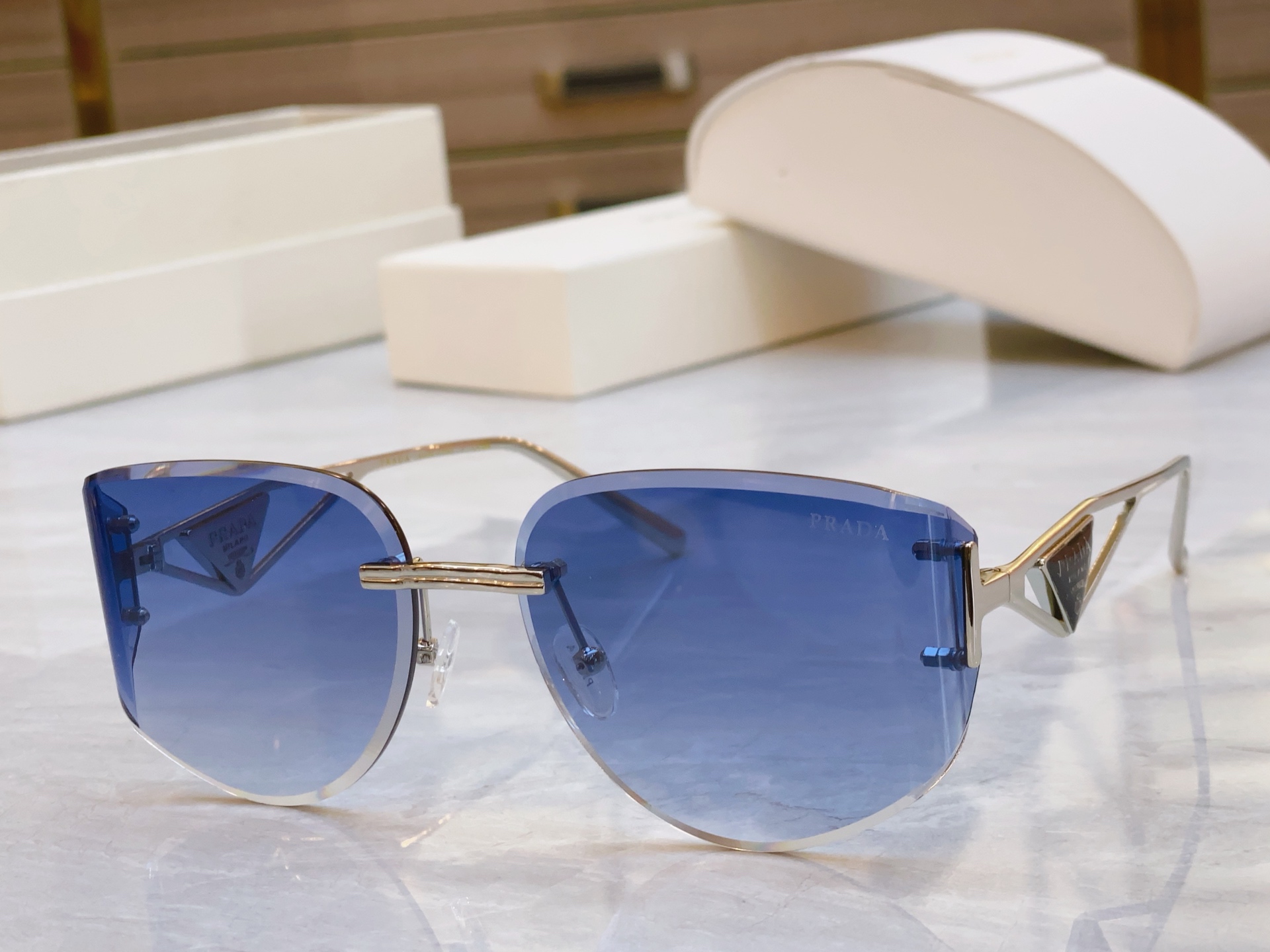 ，【PRAD*】普拉*达新款太阳镜，
MODEL：PR 190VS，SIZE：60口17-140