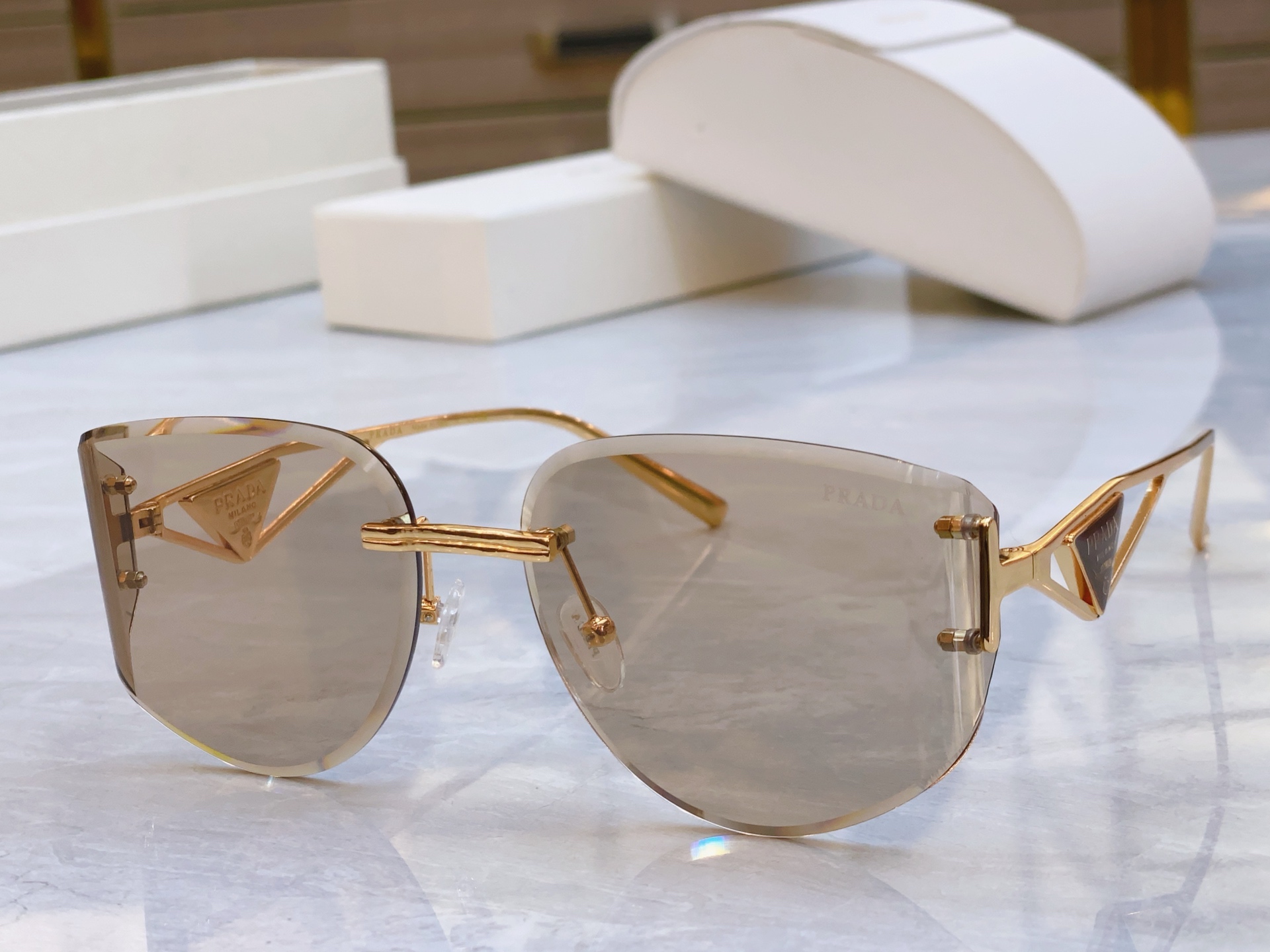 ，【PRAD*】普拉*达新款太阳镜，
MODEL：PR 190VS，SIZE：60口17-140