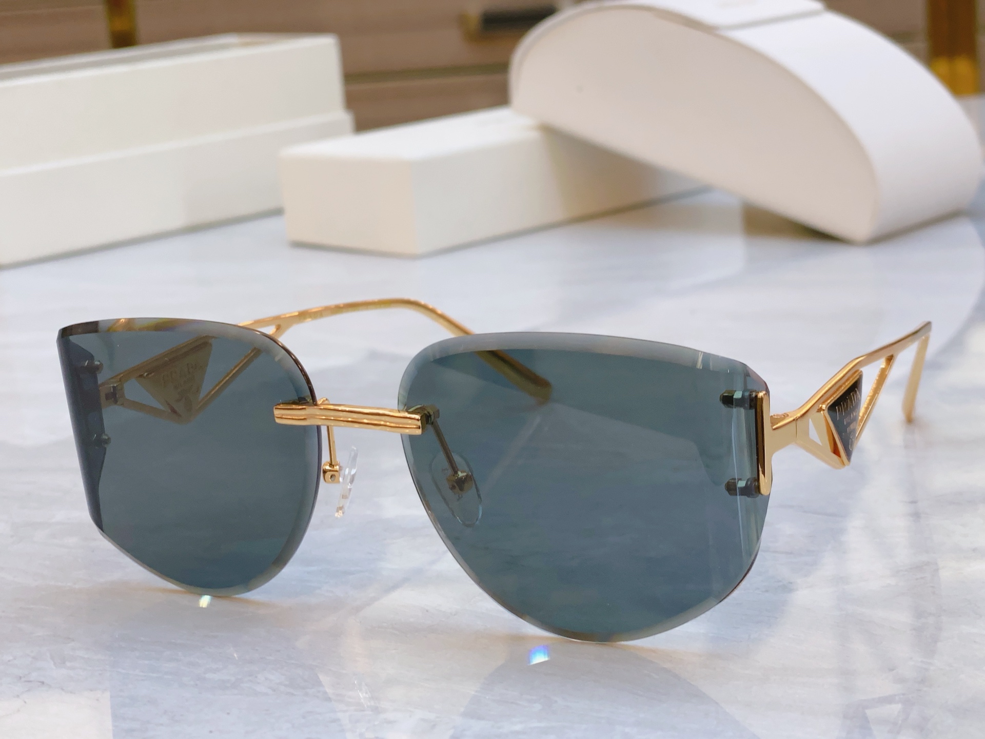 ，【PRAD*】普拉*达新款太阳镜，
MODEL：PR 190VS，SIZE：60口17-140