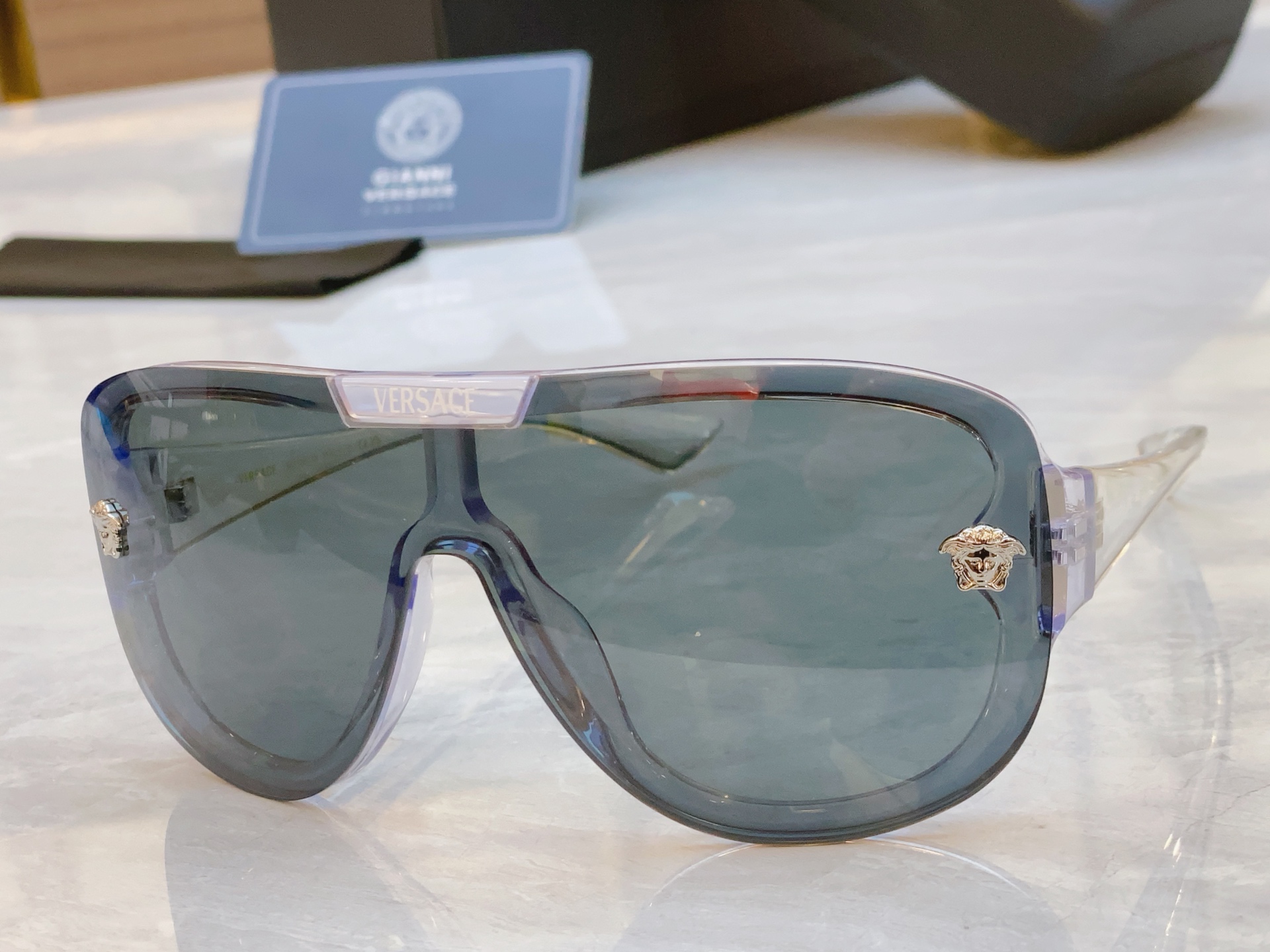 ，【VERSAC*】范思*哲新款太阳镜，
MODEL：VE6561，SIZE：147口0-125