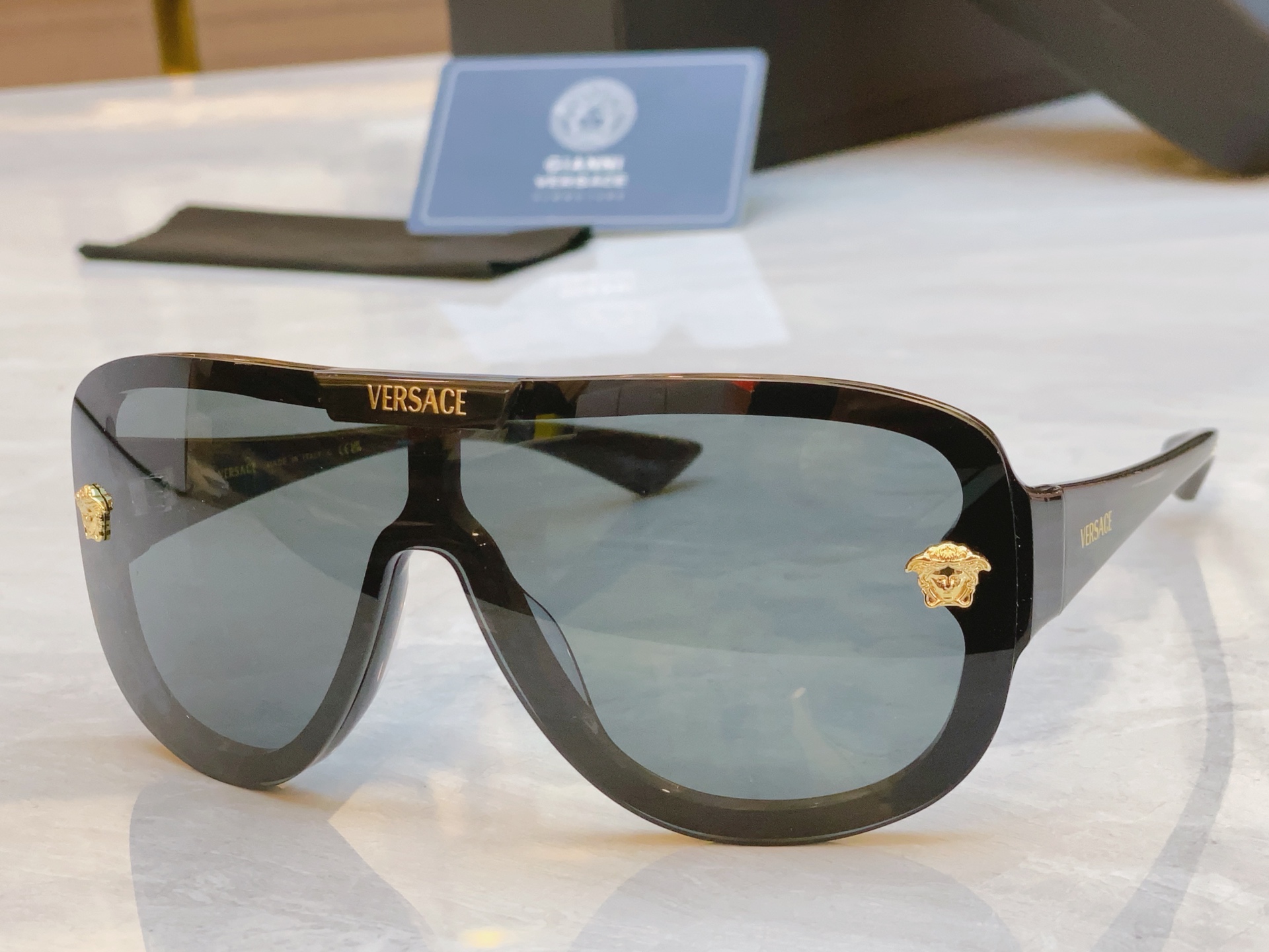 ，【VERSAC*】范思*哲新款太阳镜，
MODEL：VE6561，SIZE：147口0-125